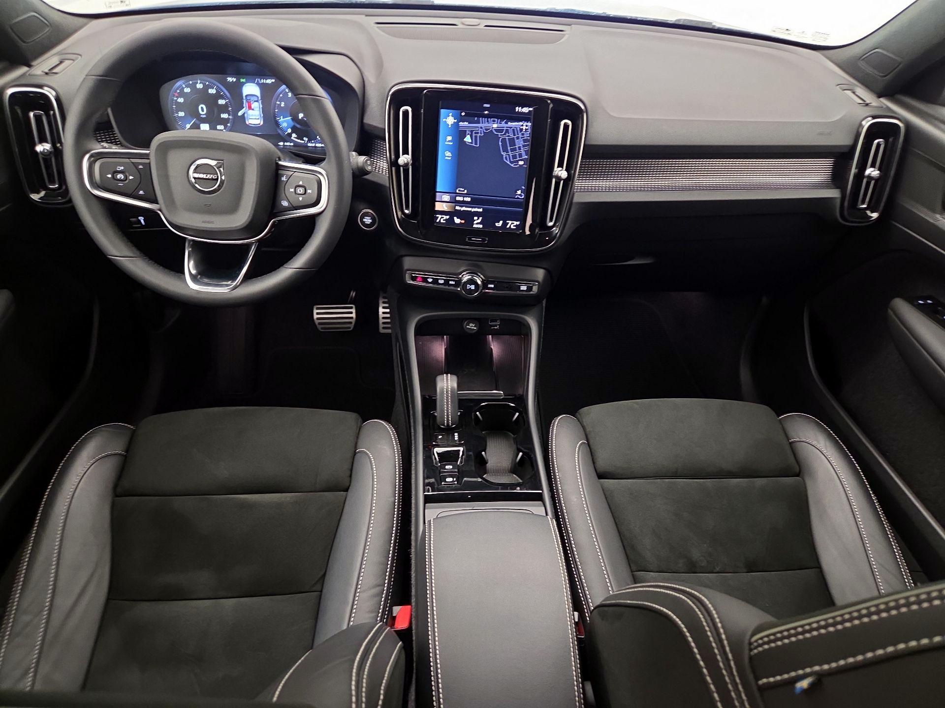 Thumbnail: 2022 Volvo XC40 - 9