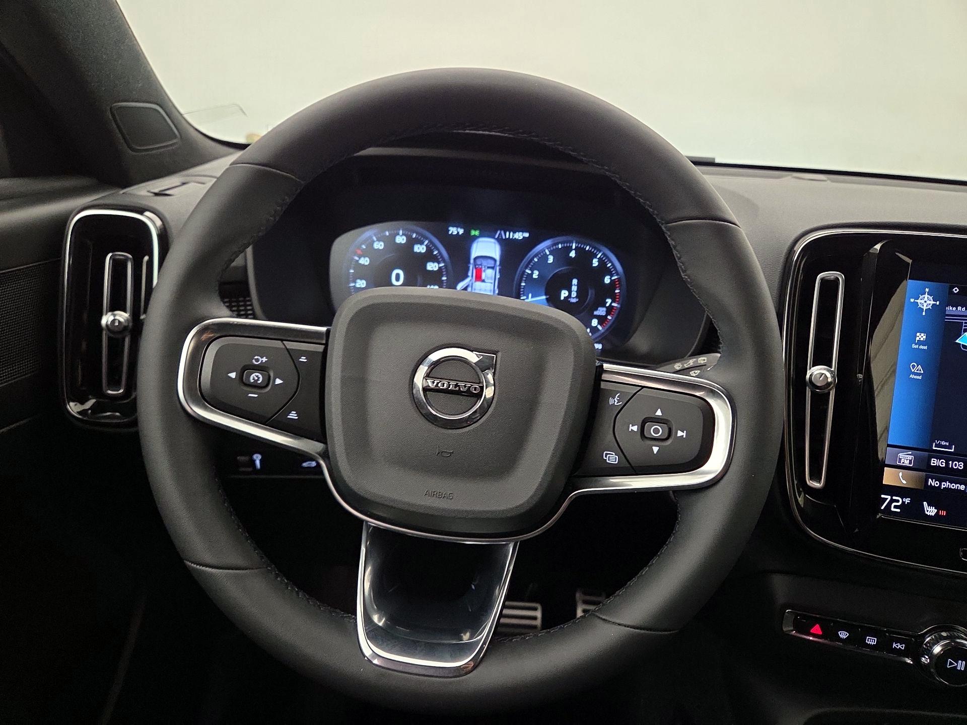 Thumbnail: 2022 Volvo XC40 - 10