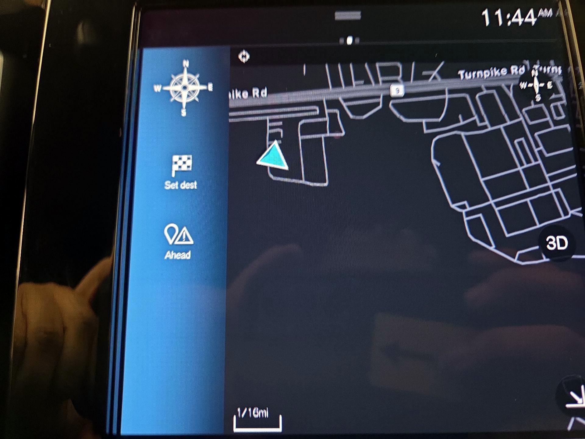 Thumbnail: 2022 Volvo XC40 - 14