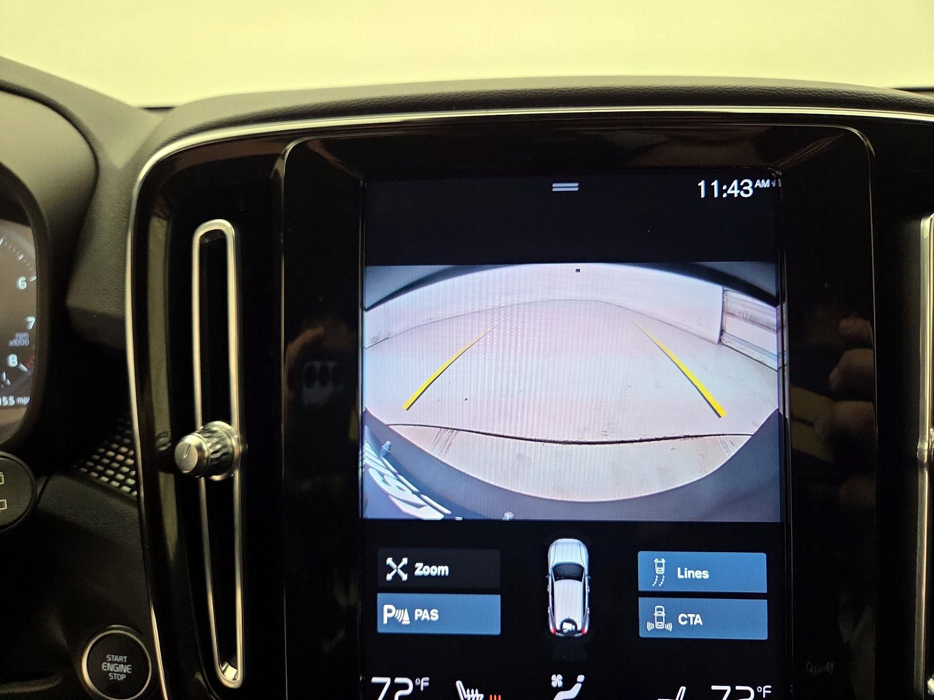 Thumbnail: 2022 Volvo XC40 - 15