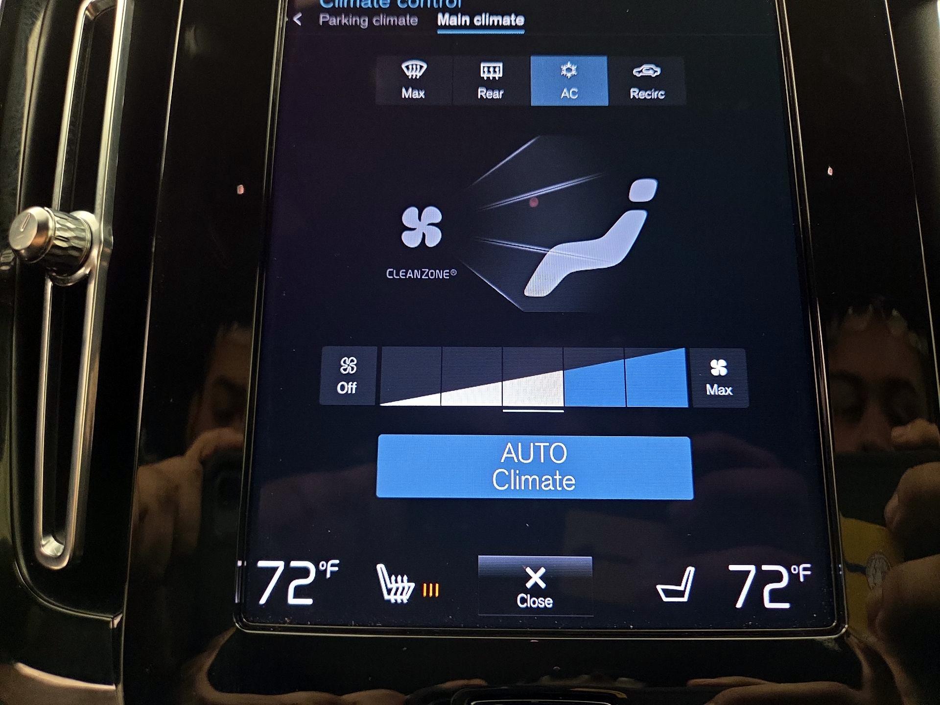 Thumbnail: 2022 Volvo XC40 - 17