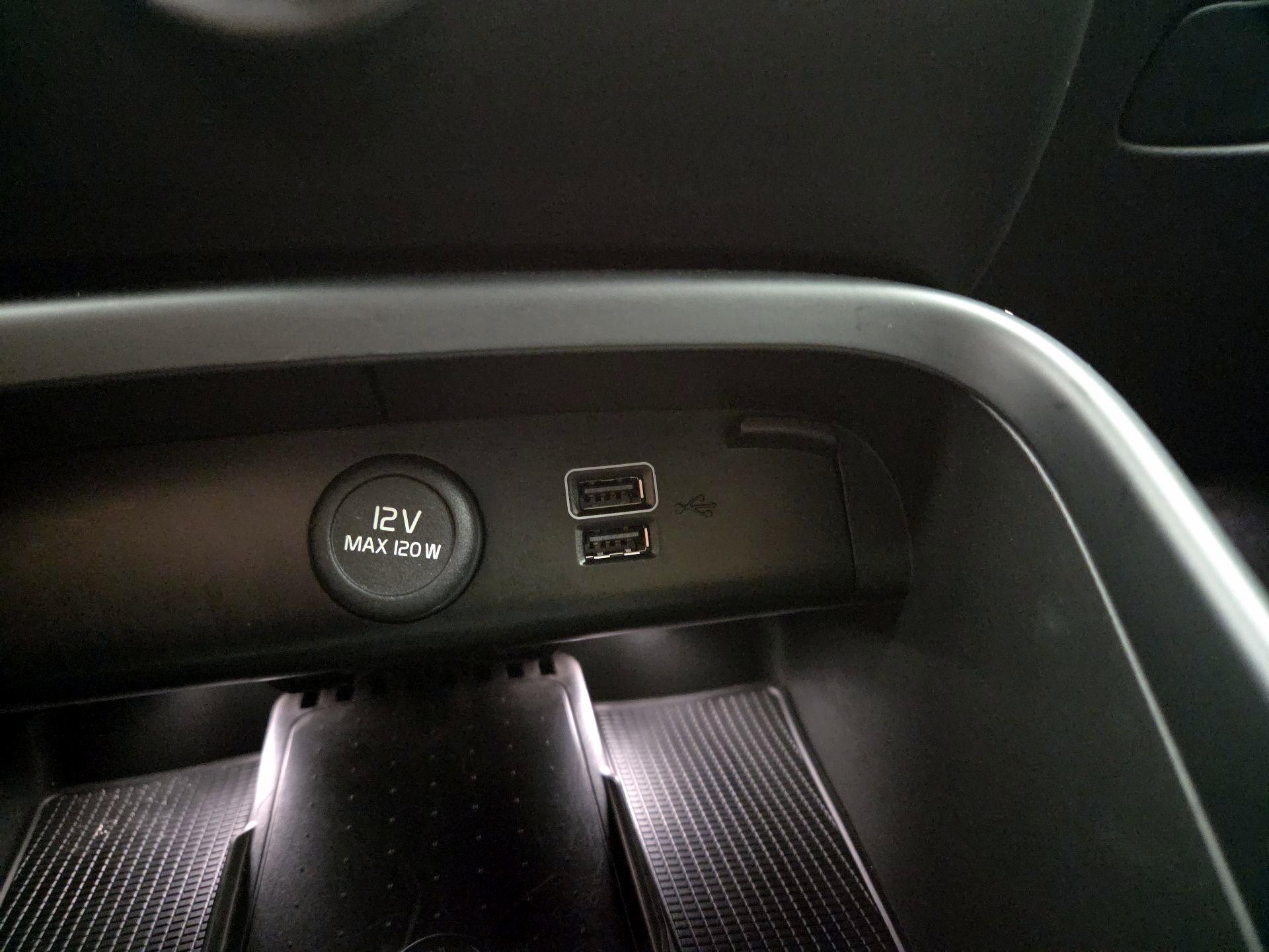 Thumbnail: 2022 Volvo XC40 - 19