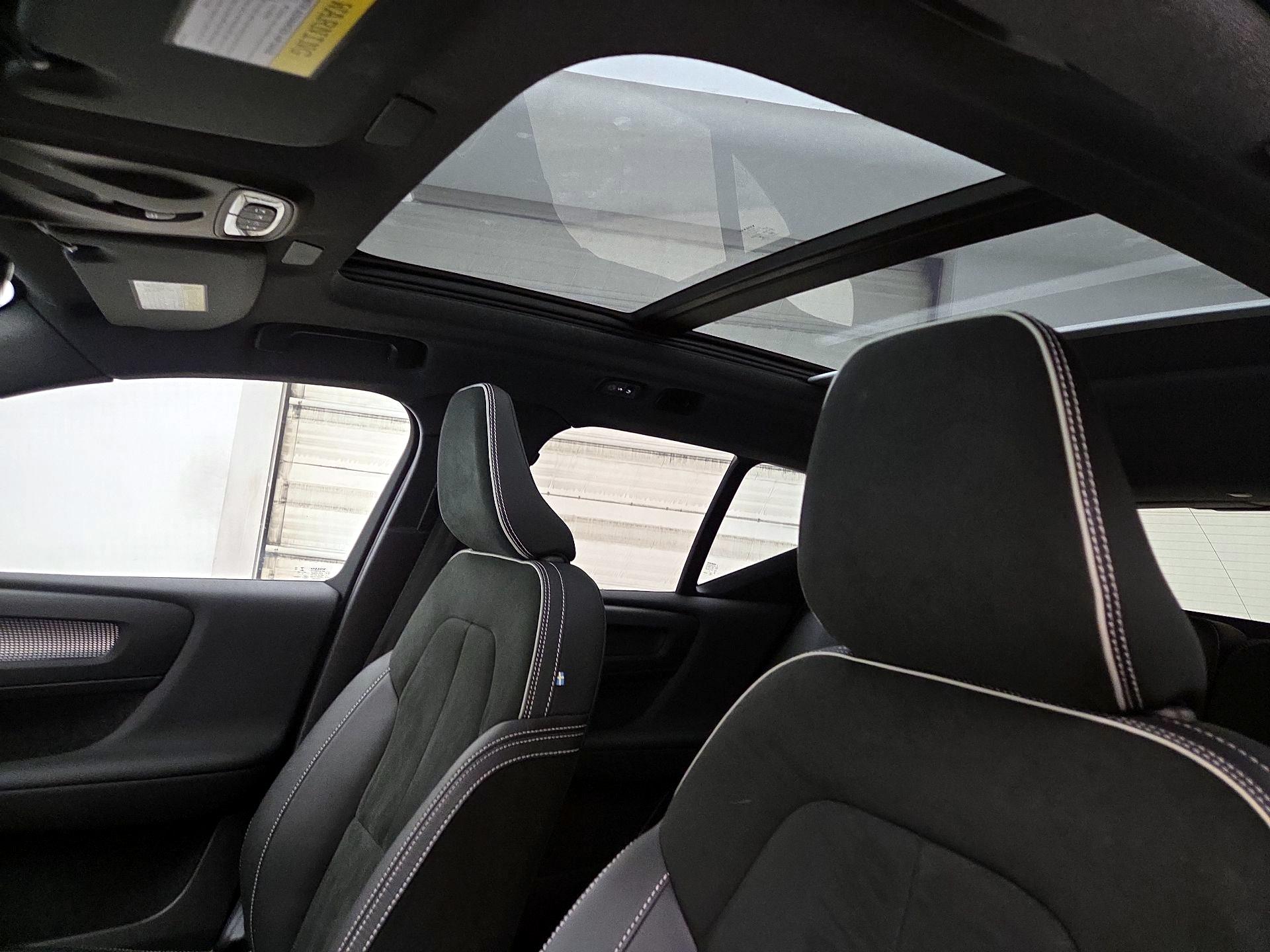 Thumbnail: 2022 Volvo XC40 - 20