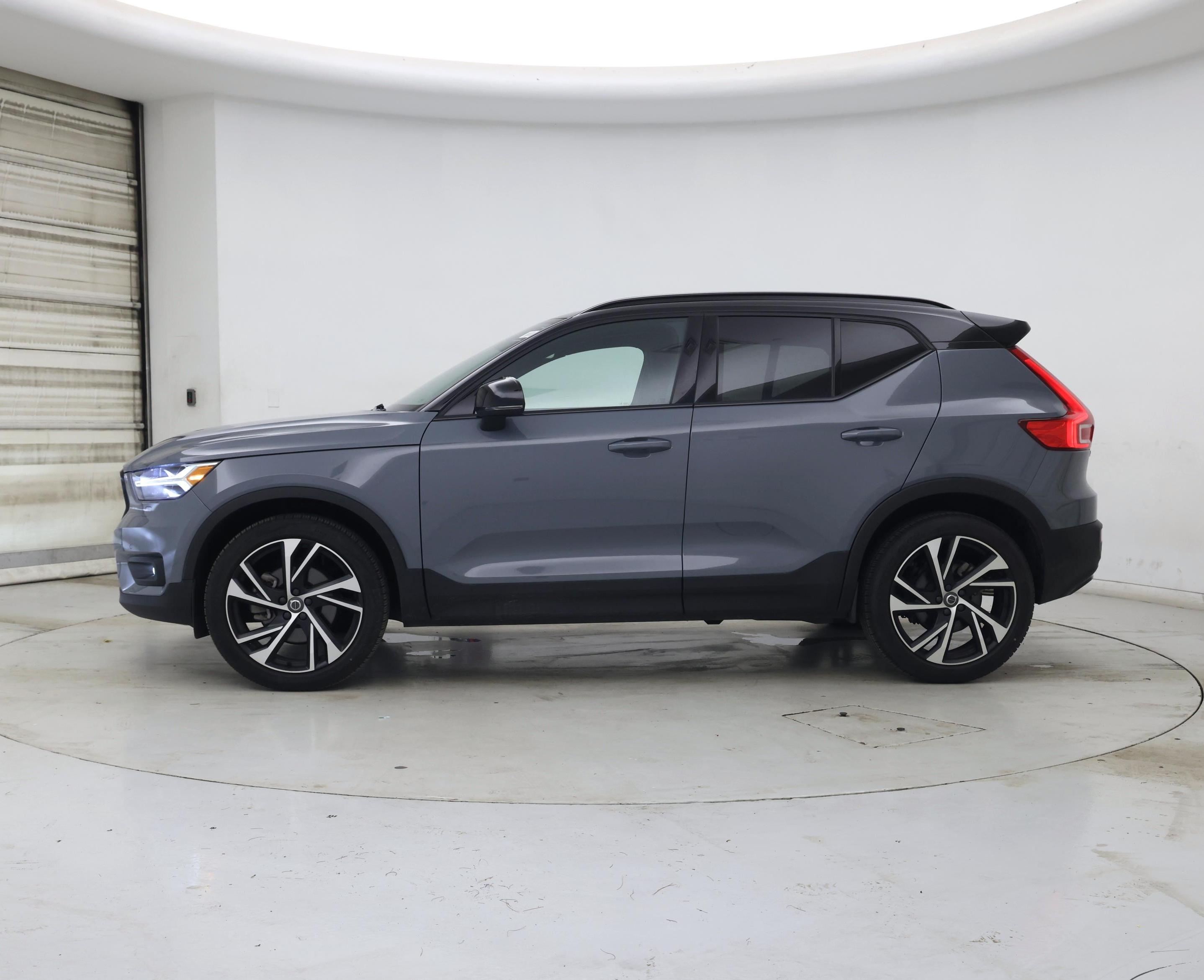 Thumbnail: 2022 Volvo XC40 - 3