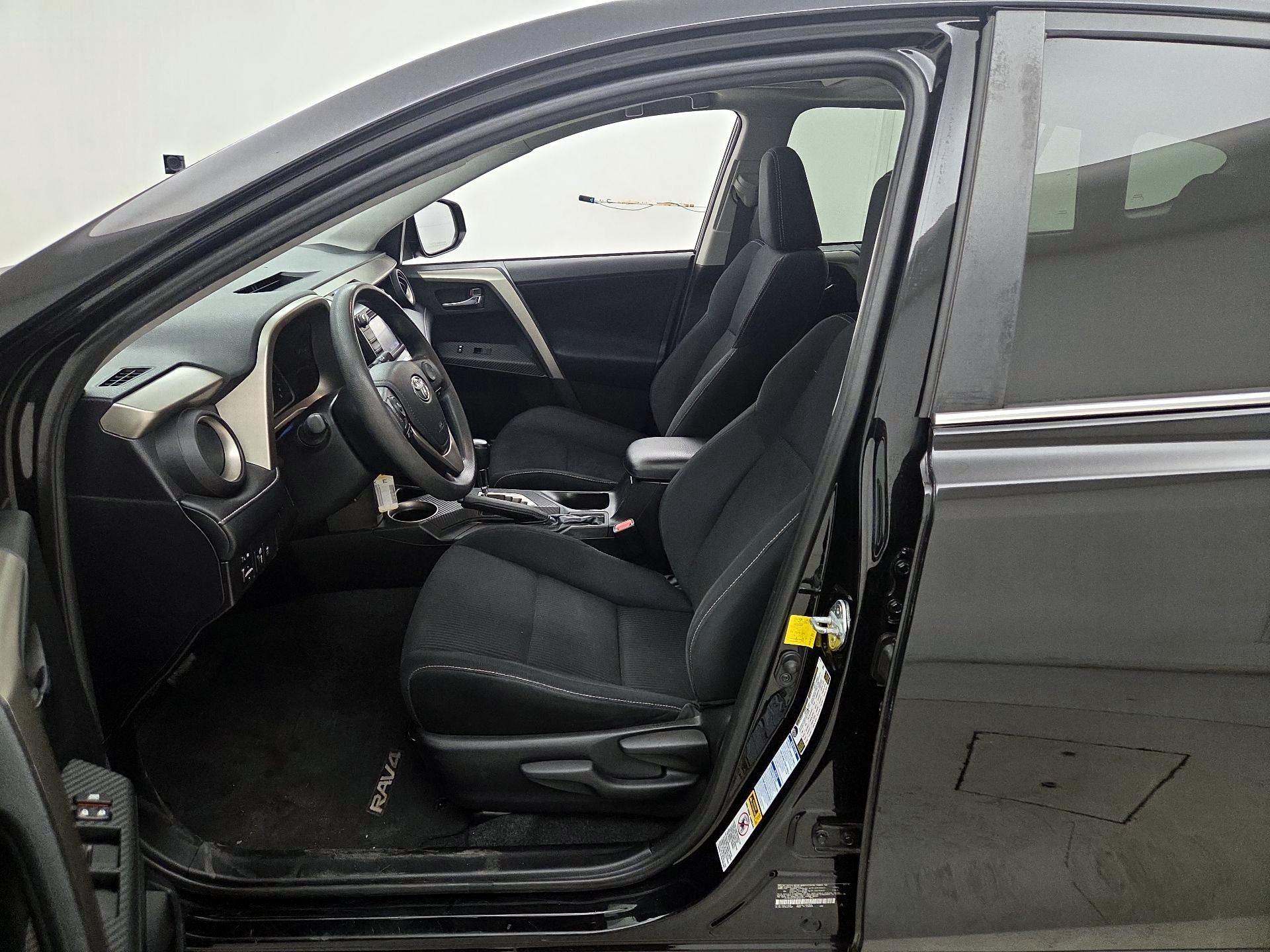 Thumbnail: 2015 Toyota RAV4 - 11