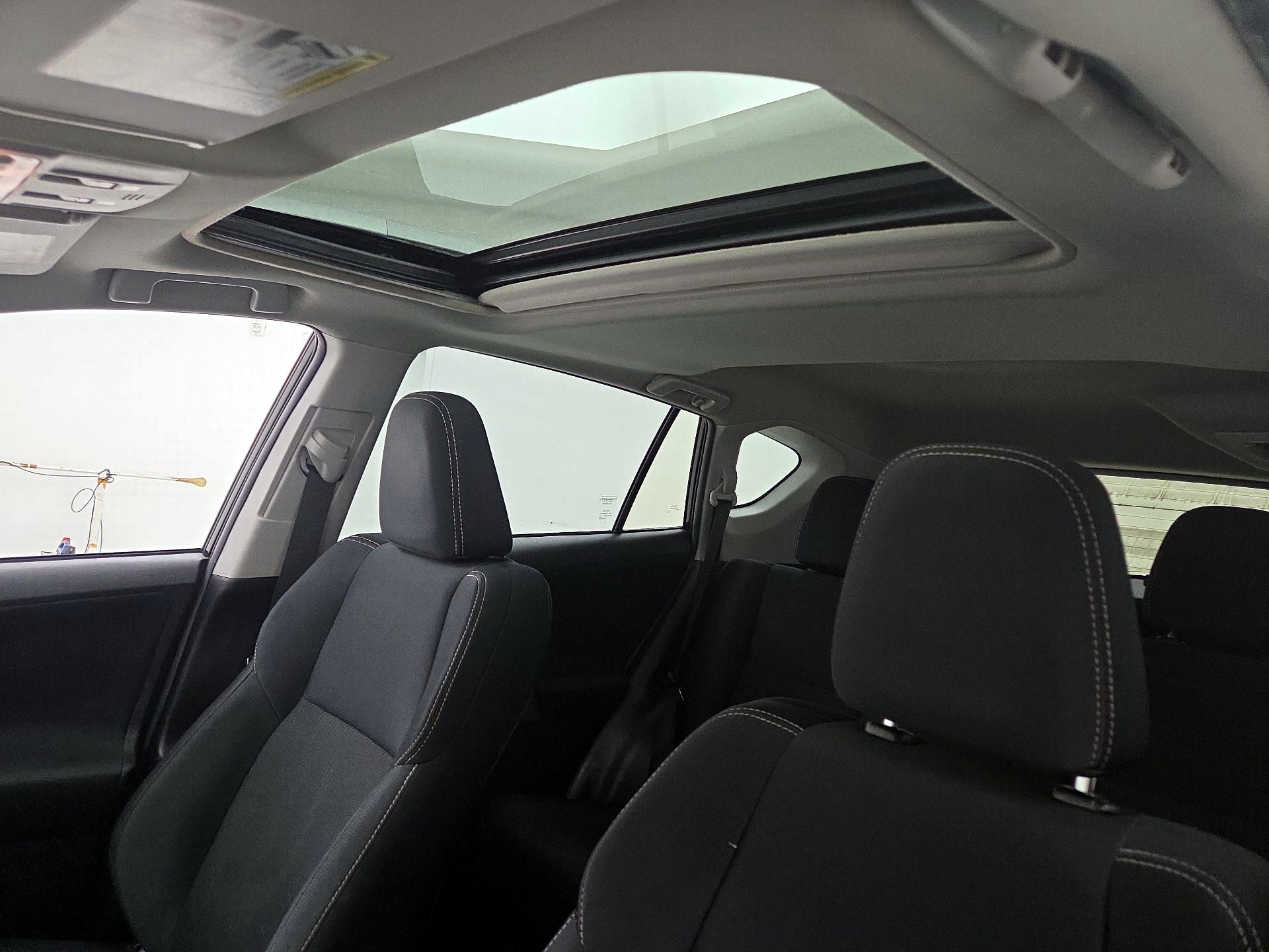 Thumbnail: 2015 Toyota RAV4 - 19