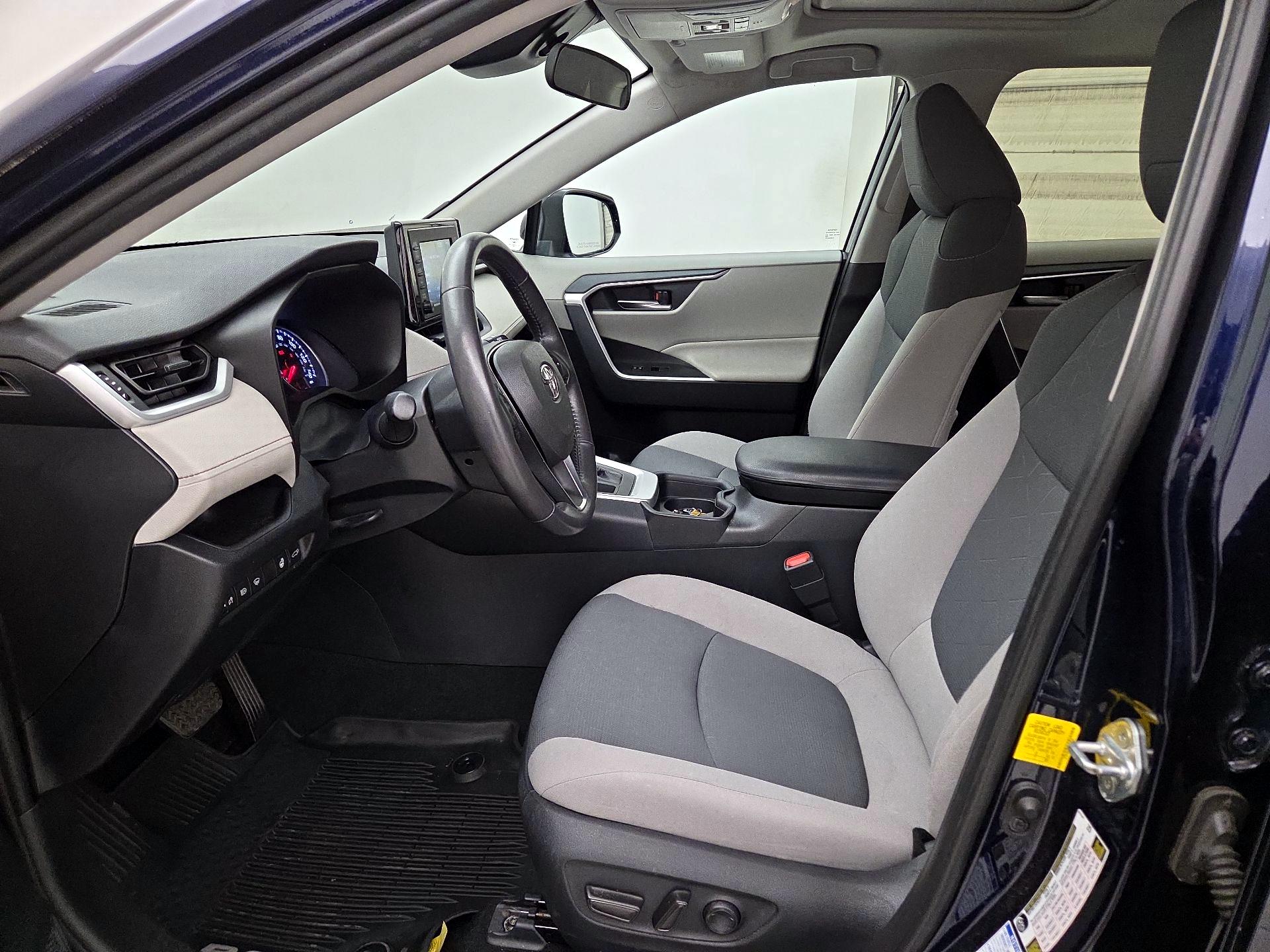 Thumbnail: 2019 Toyota RAV4 - 11