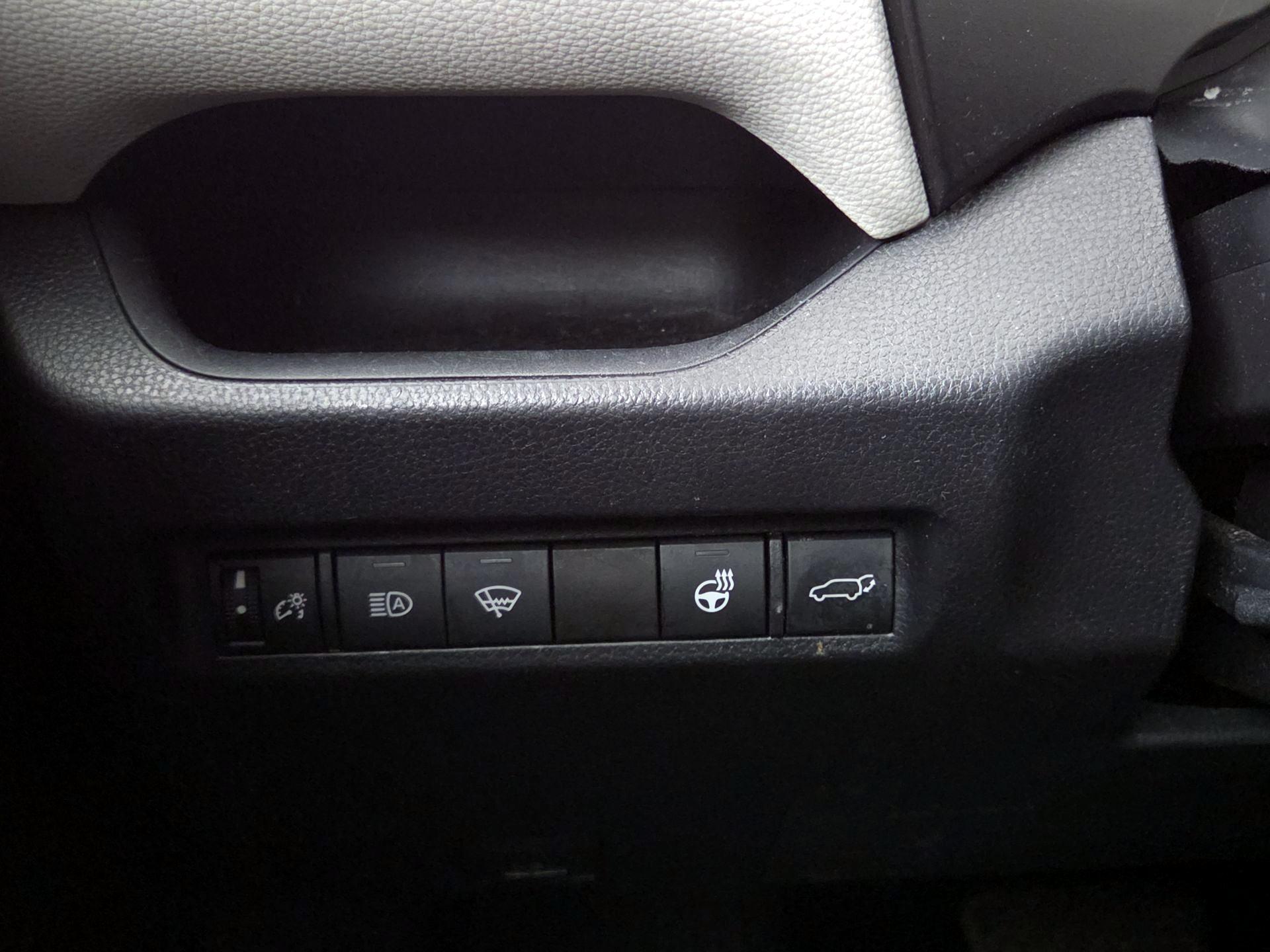 Thumbnail: 2019 Toyota RAV4 - 13