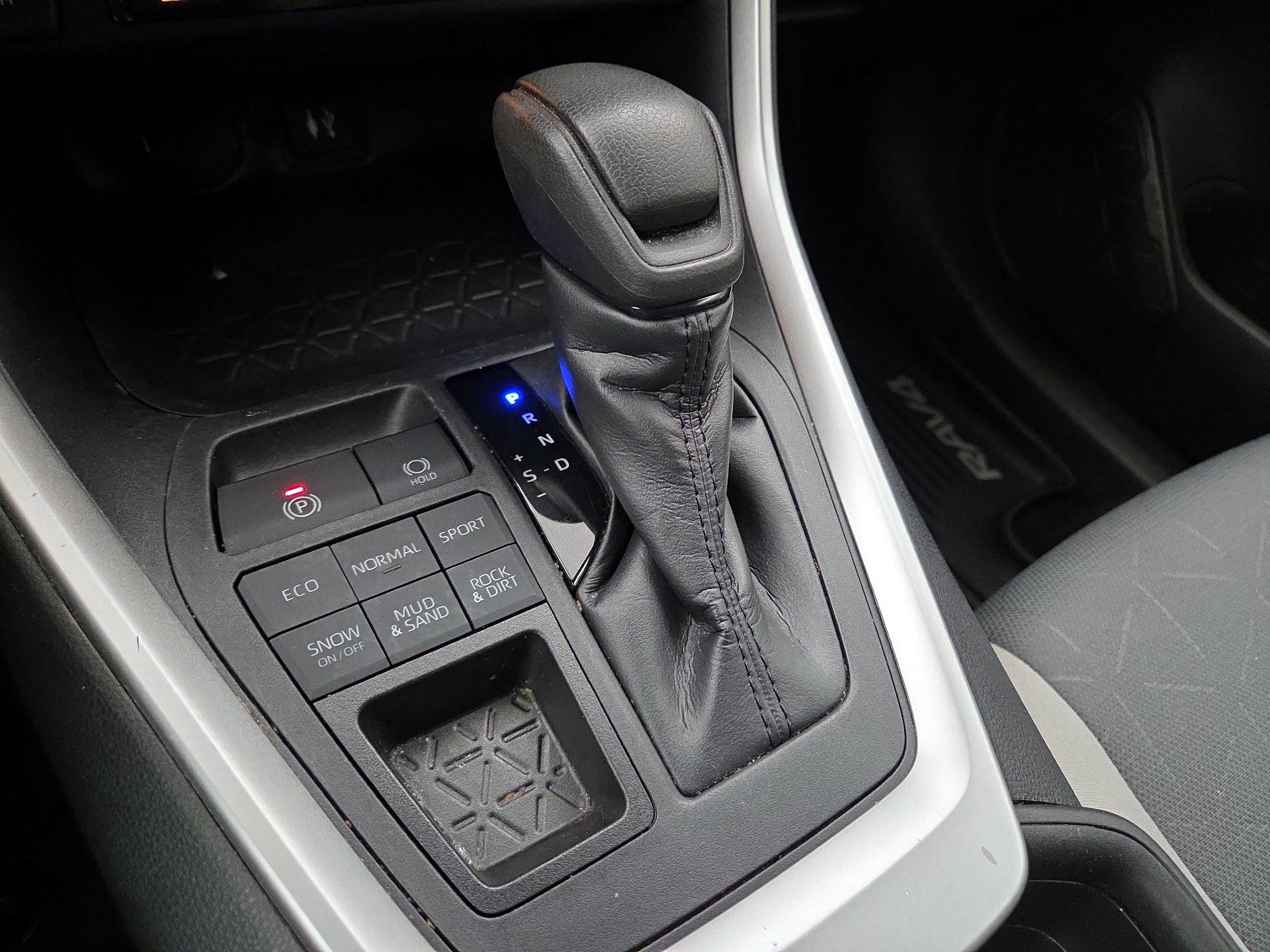 Thumbnail: 2019 Toyota RAV4 - 17