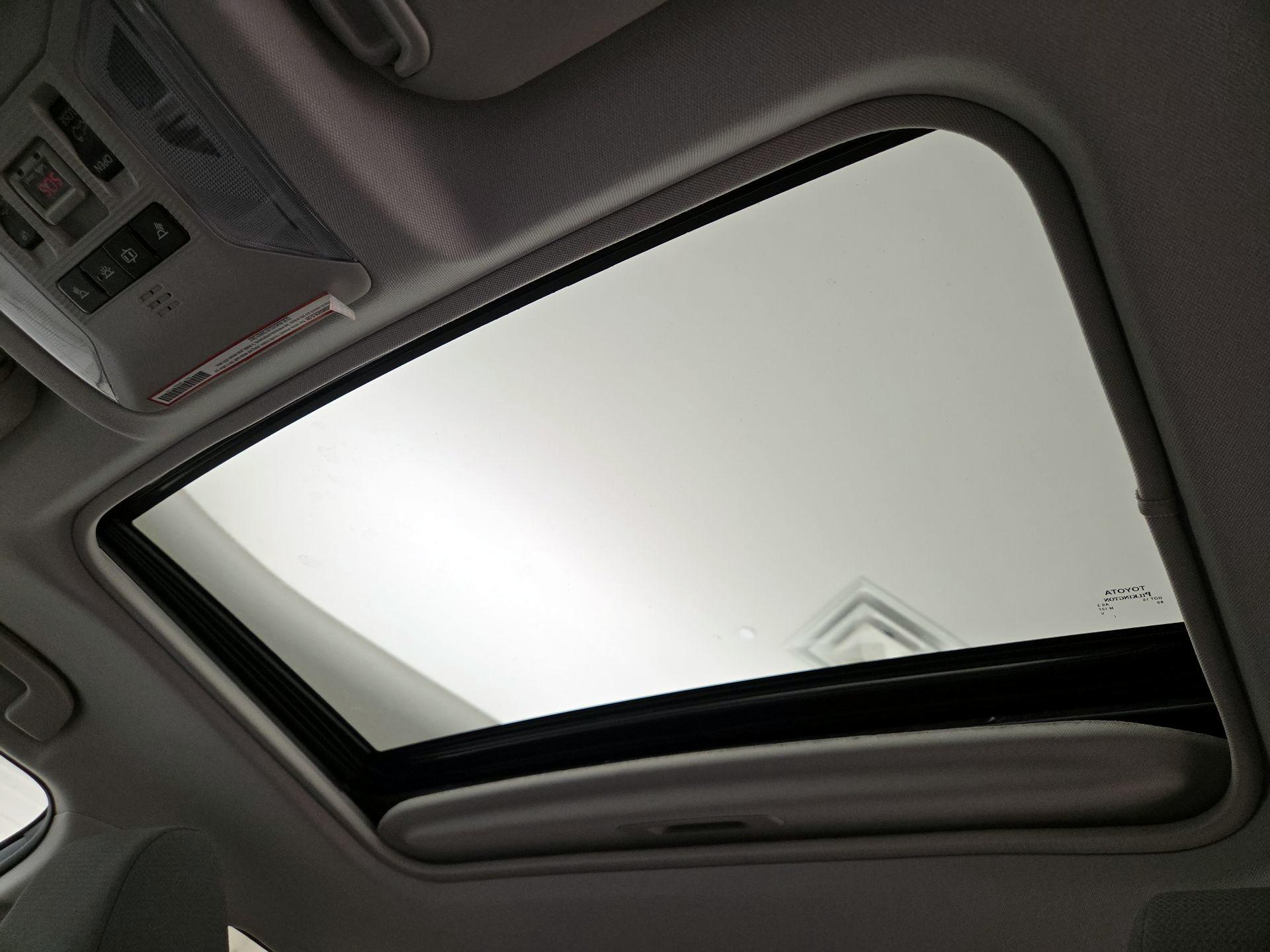 Thumbnail: 2019 Toyota RAV4 - 19