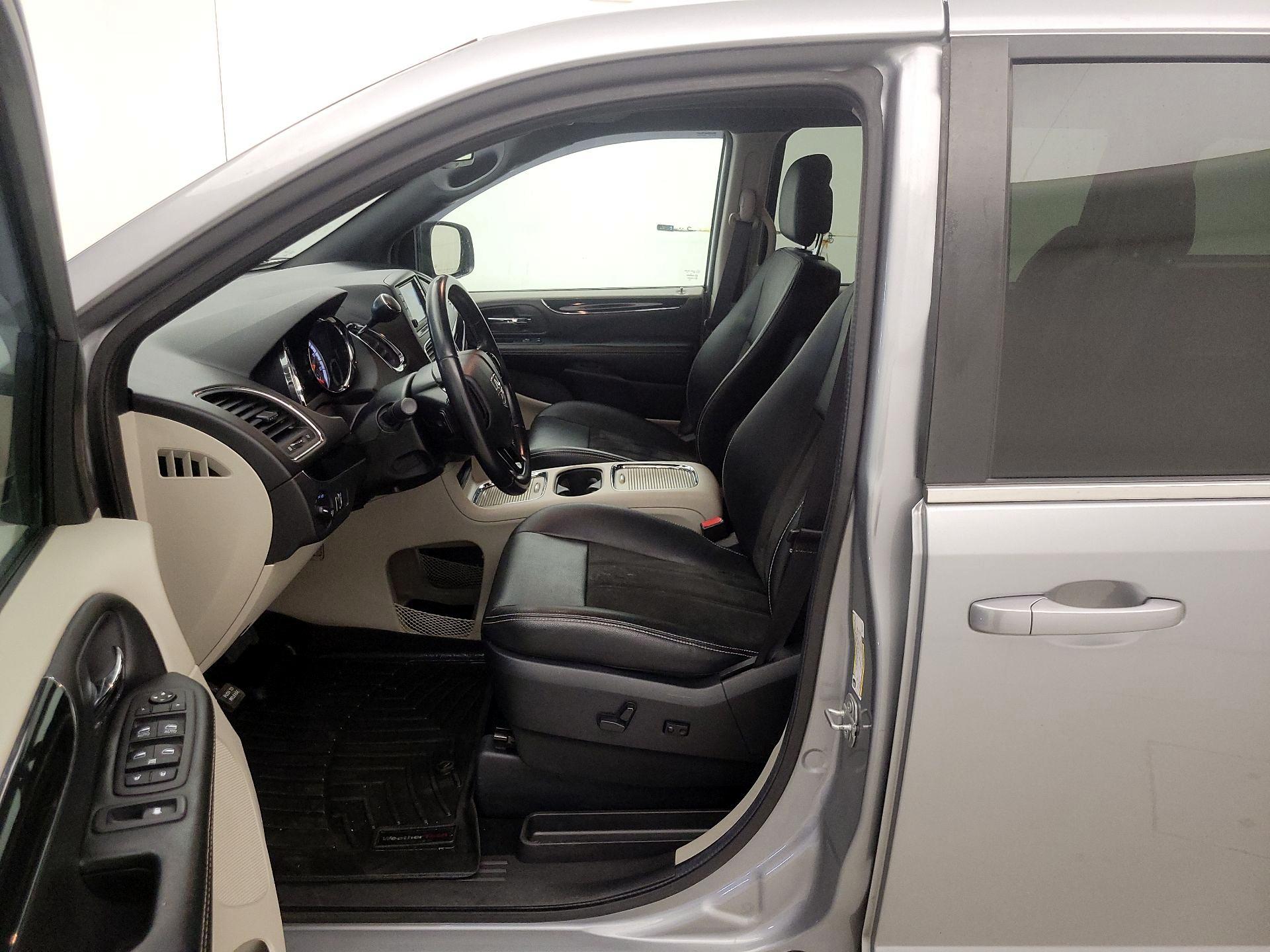 Thumbnail: 2019 Dodge Grand Caravan - 11