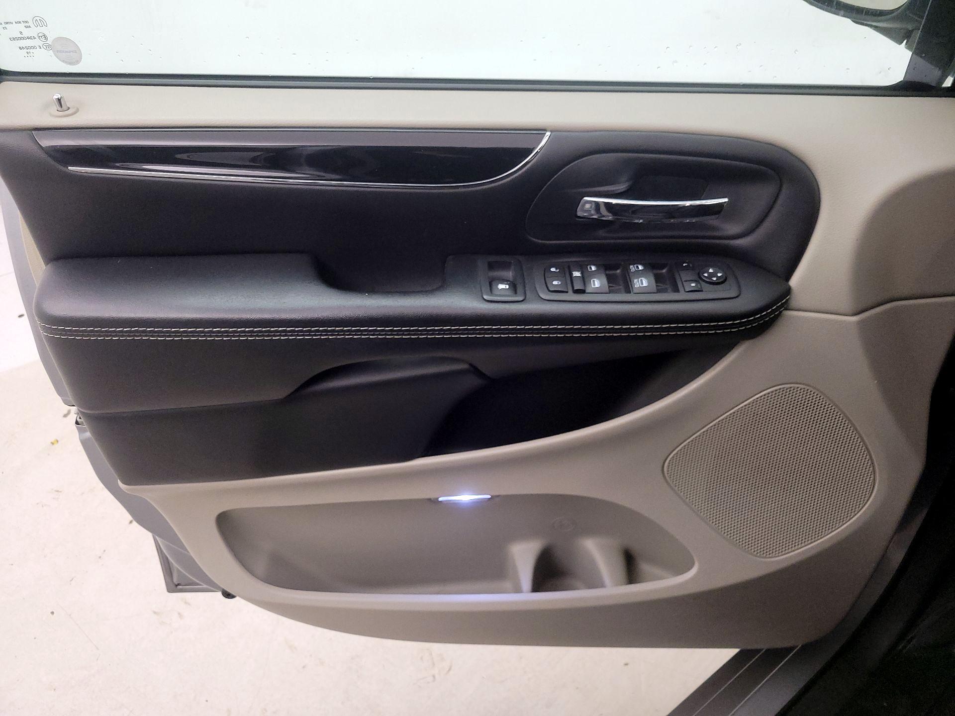 Thumbnail: 2019 Dodge Grand Caravan - 12