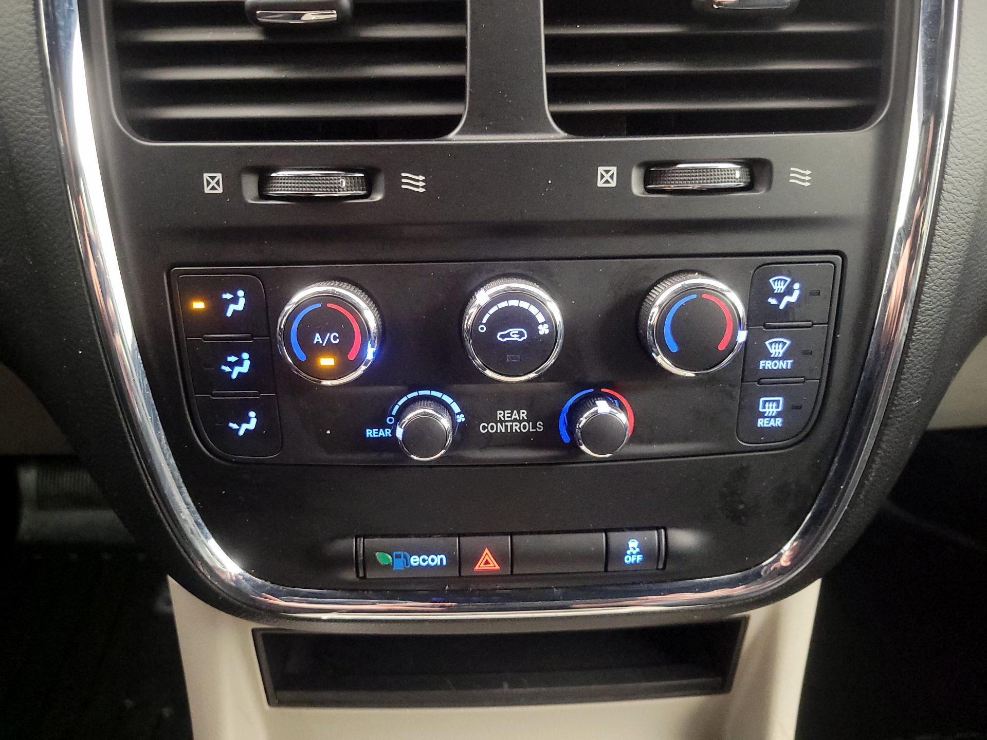 Thumbnail: 2019 Dodge Grand Caravan - 16