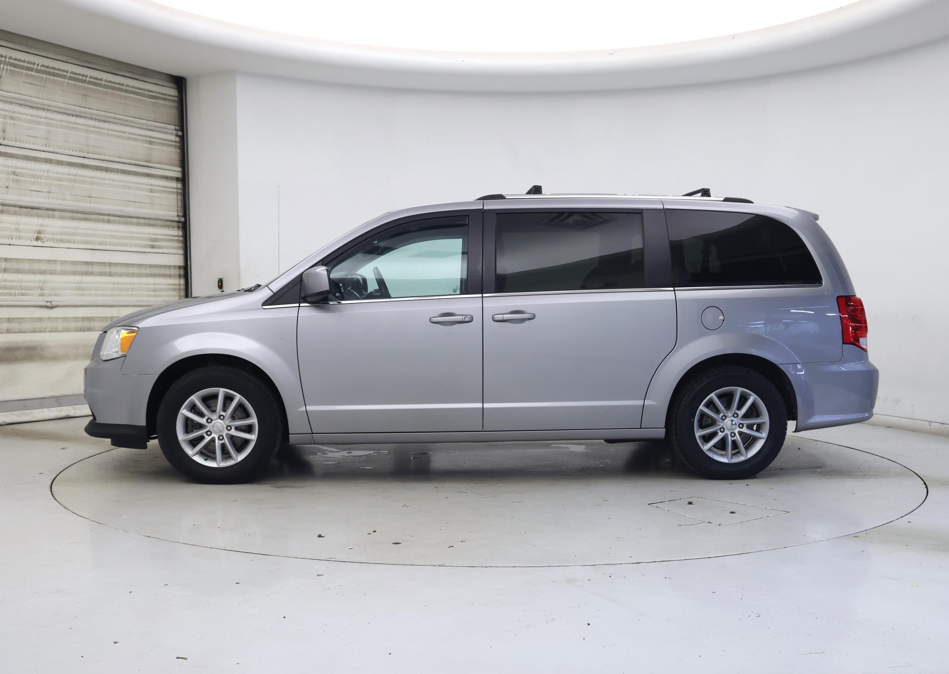 Thumbnail: 2019 Dodge Grand Caravan - 3