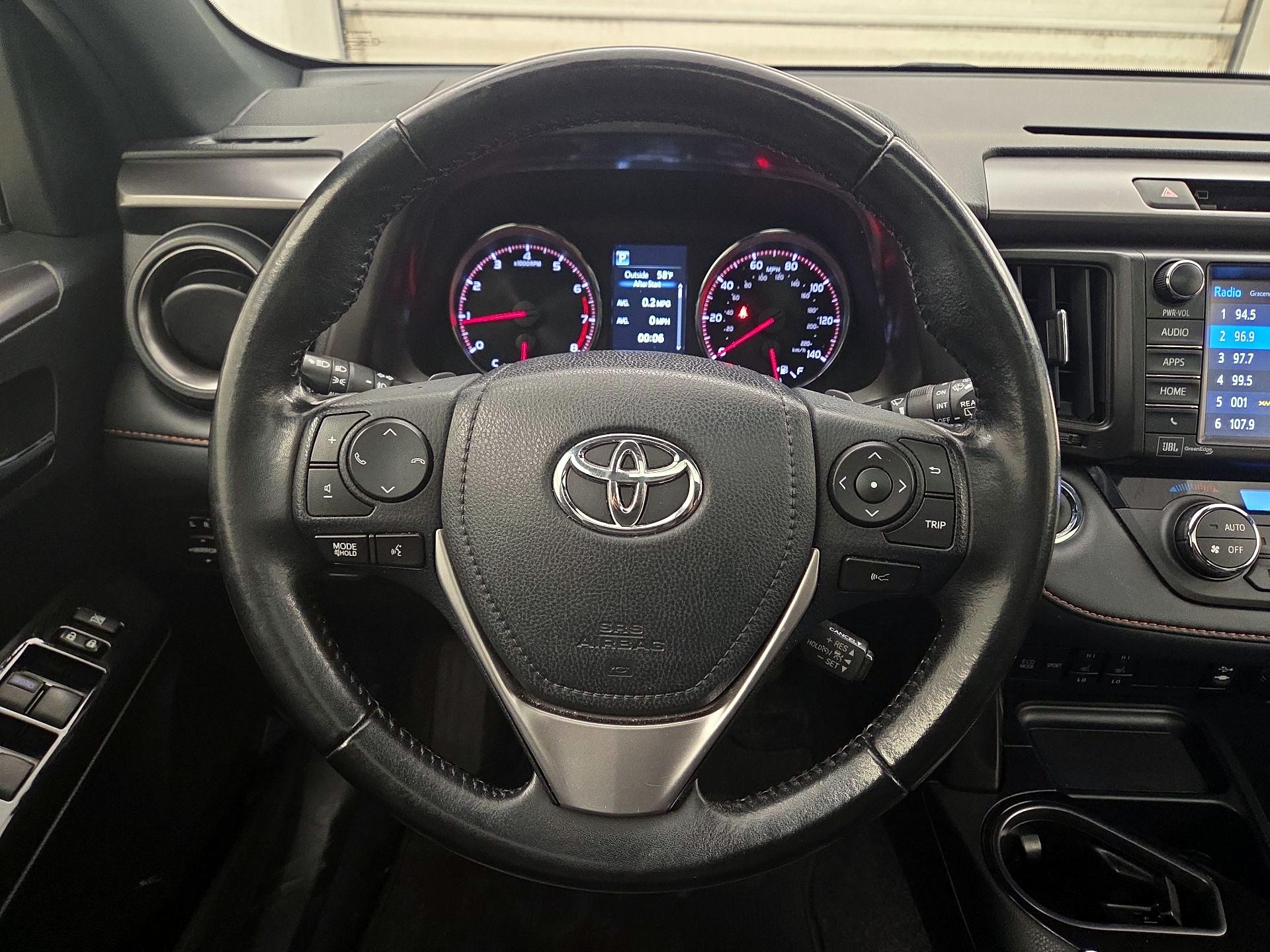 Thumbnail: 2018 Toyota RAV4 - 10