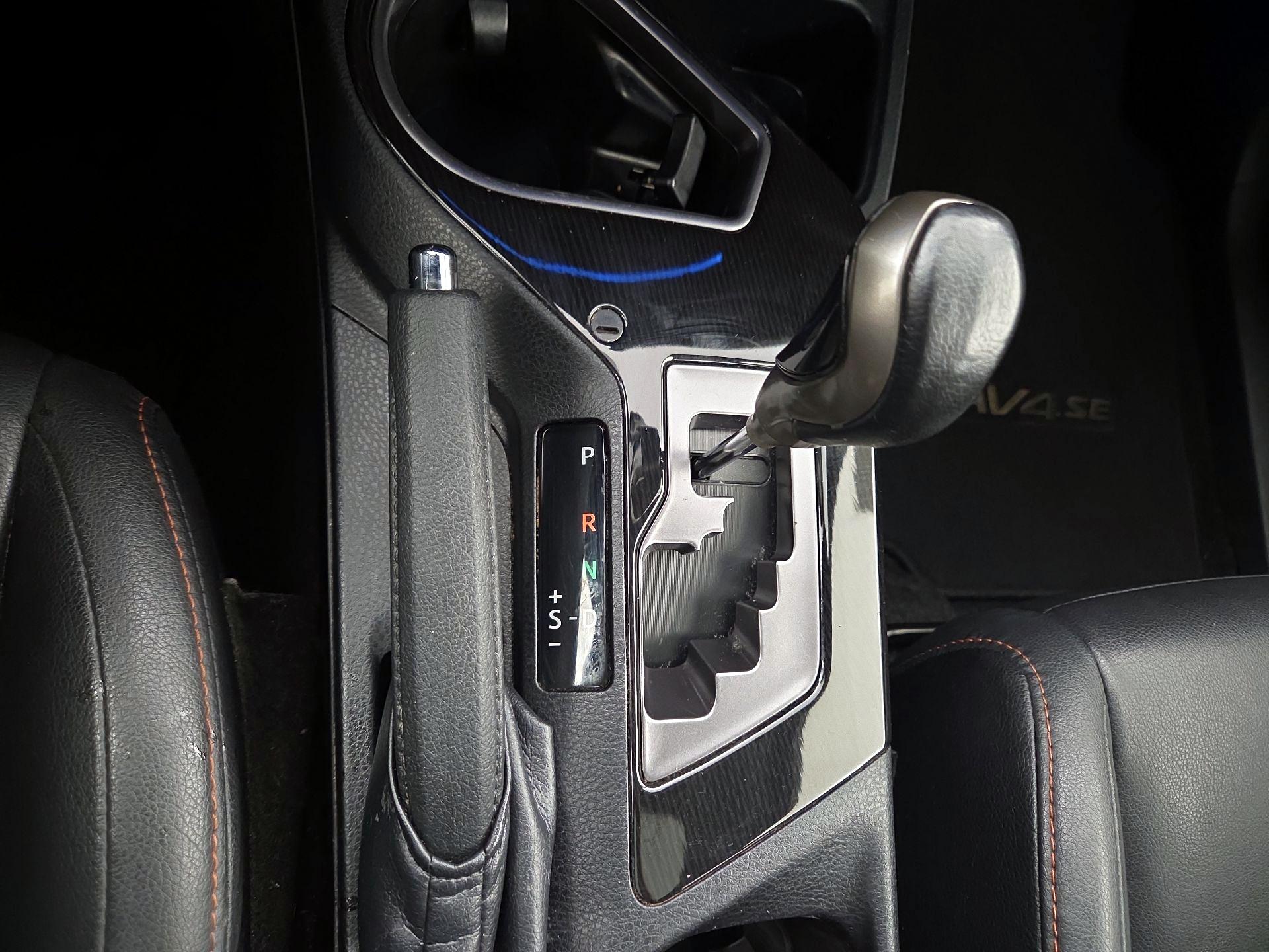 Thumbnail: 2018 Toyota RAV4 - 17