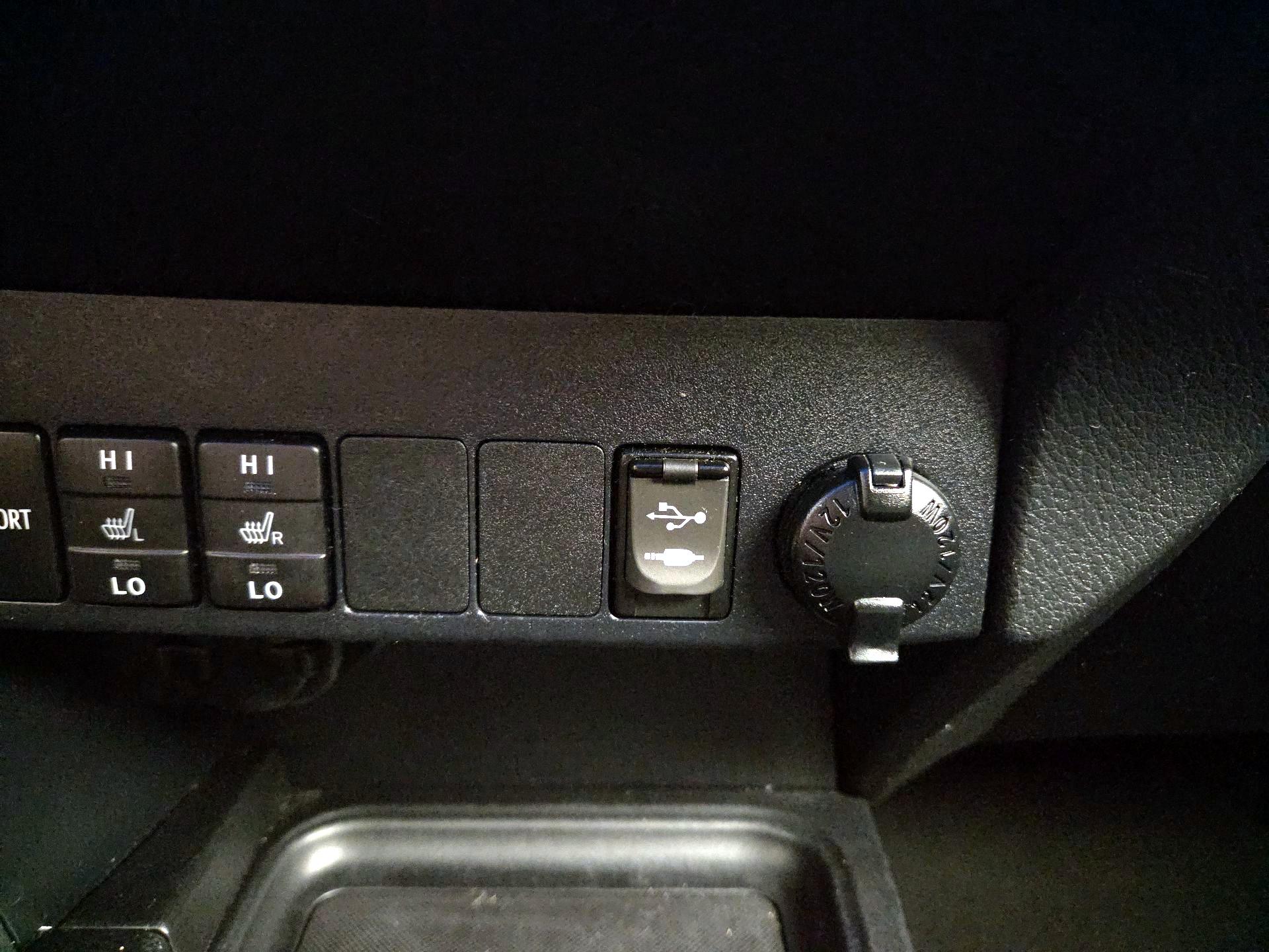 Thumbnail: 2018 Toyota RAV4 - 18