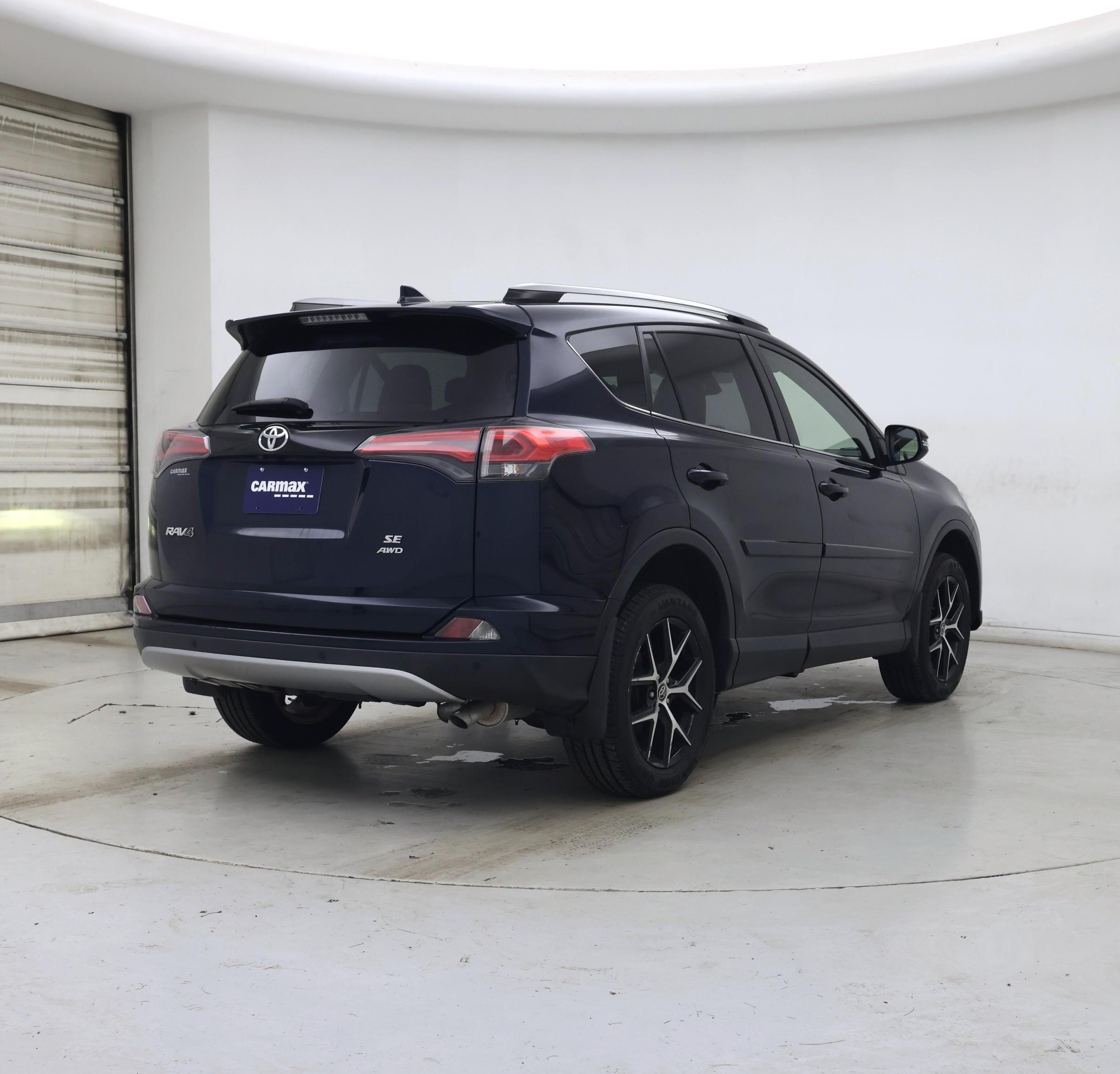 Thumbnail: 2018 Toyota RAV4 - 8