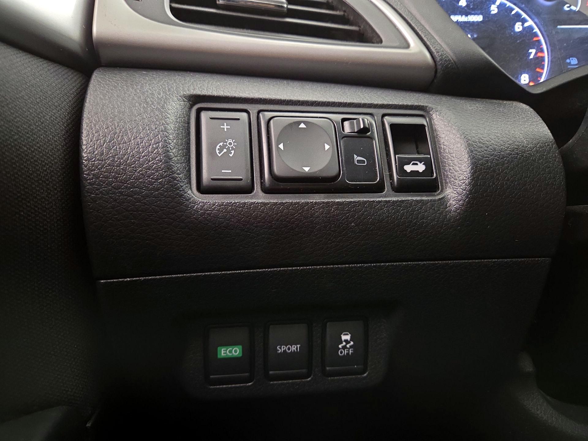 Thumbnail: 2017 Nissan Sentra - 13