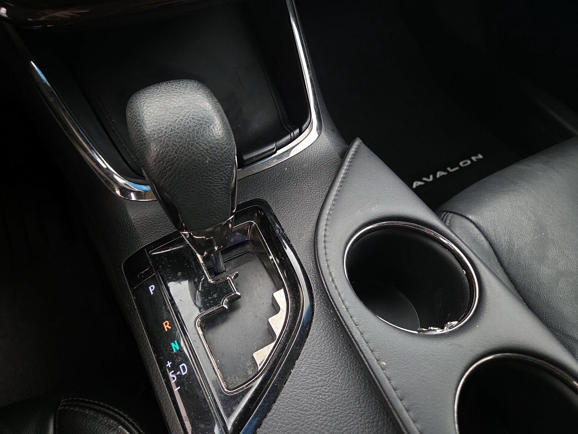 Thumbnail: 2015 Toyota Avalon - 17