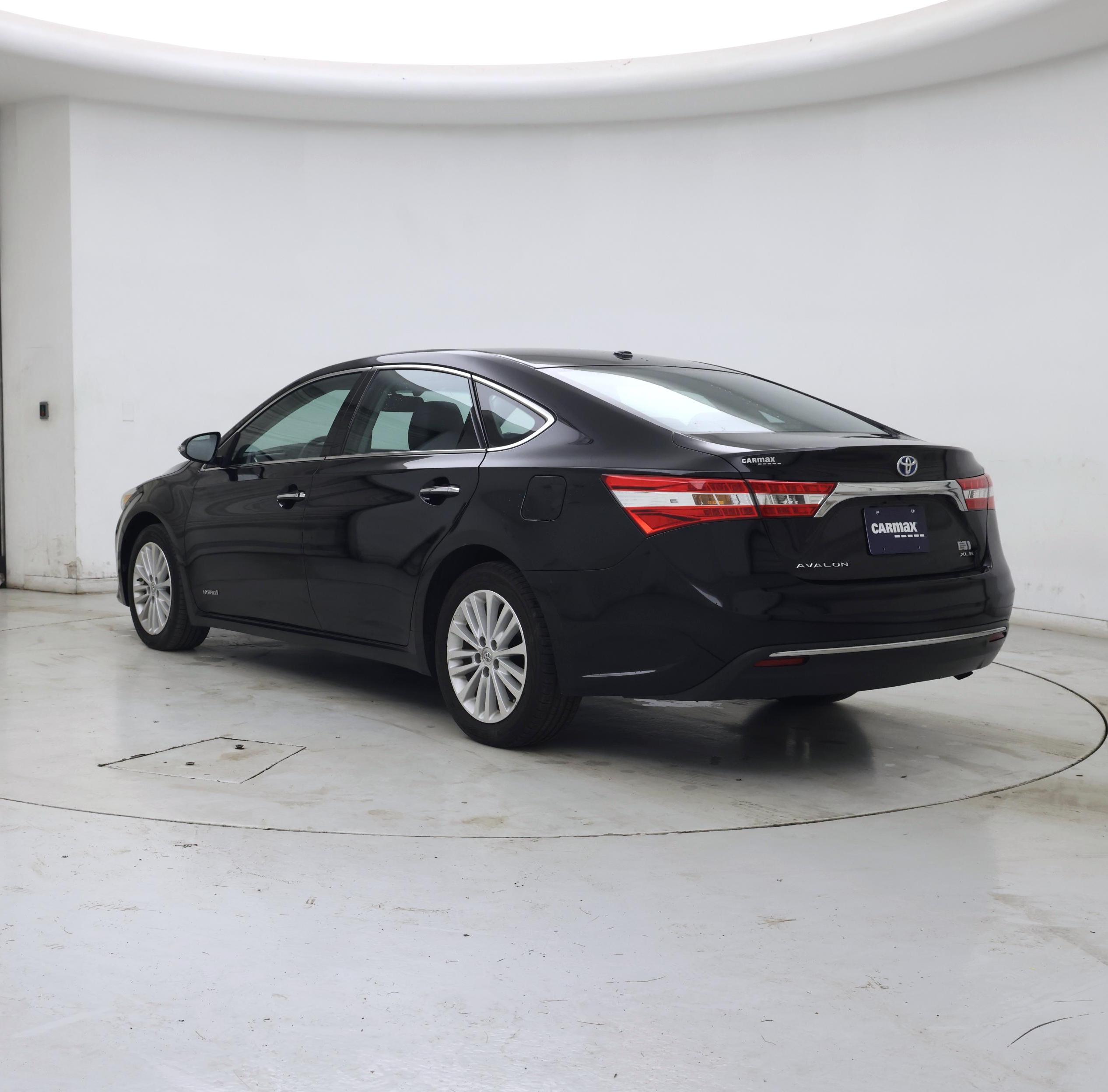 Thumbnail: 2015 Toyota Avalon - 2