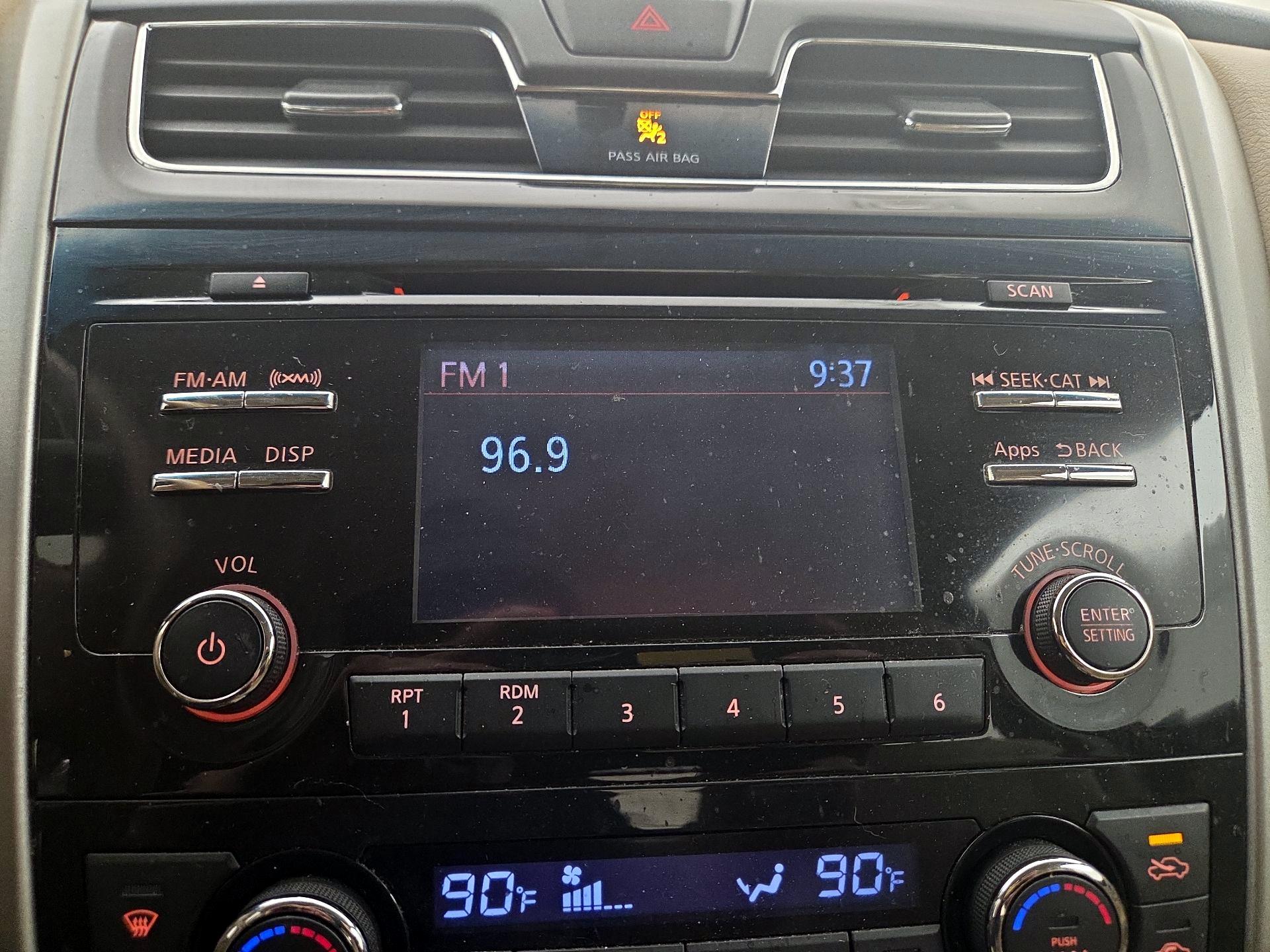 Thumbnail: 2014 Nissan Altima - 15