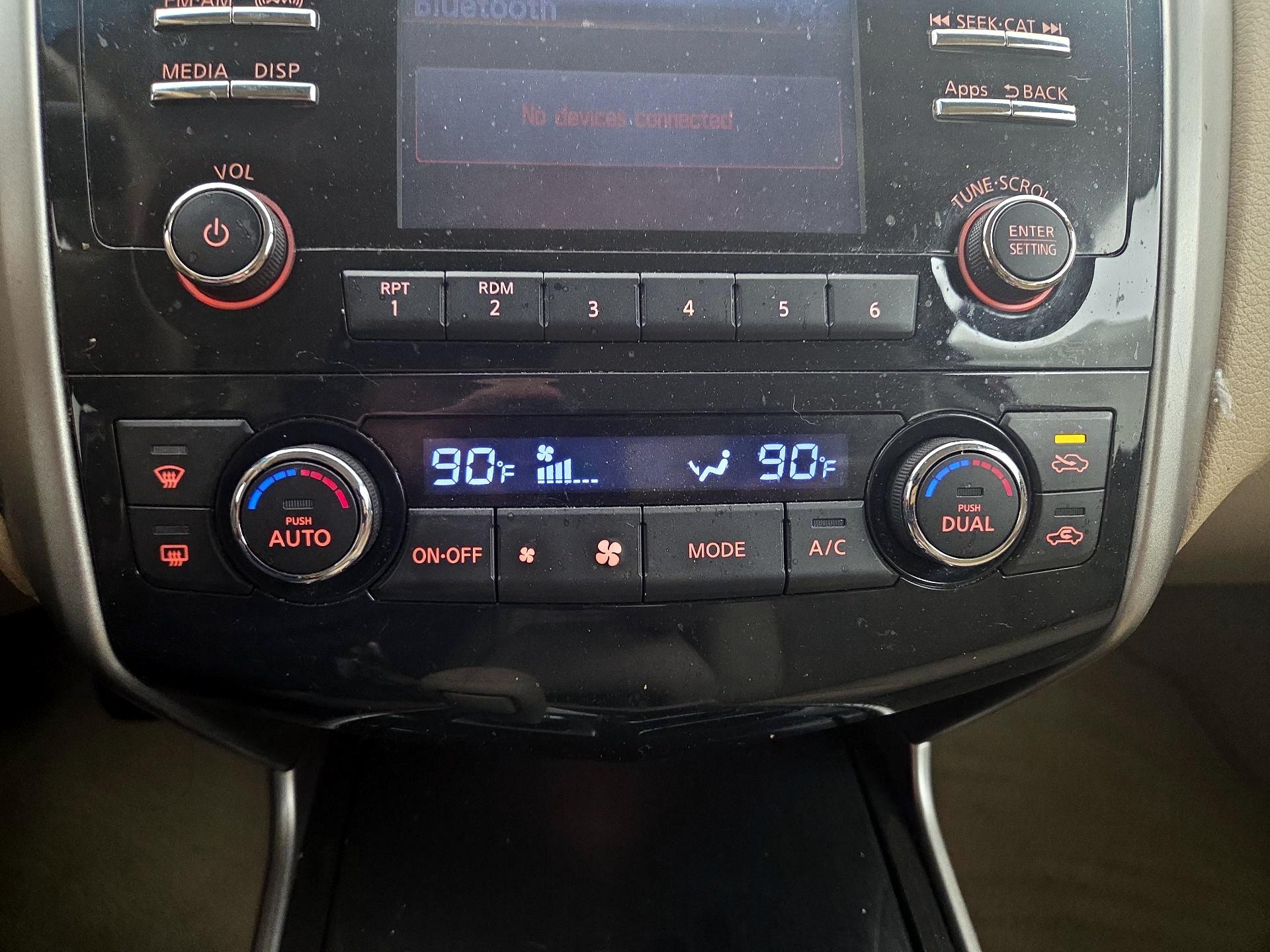 Thumbnail: 2014 Nissan Altima - 16