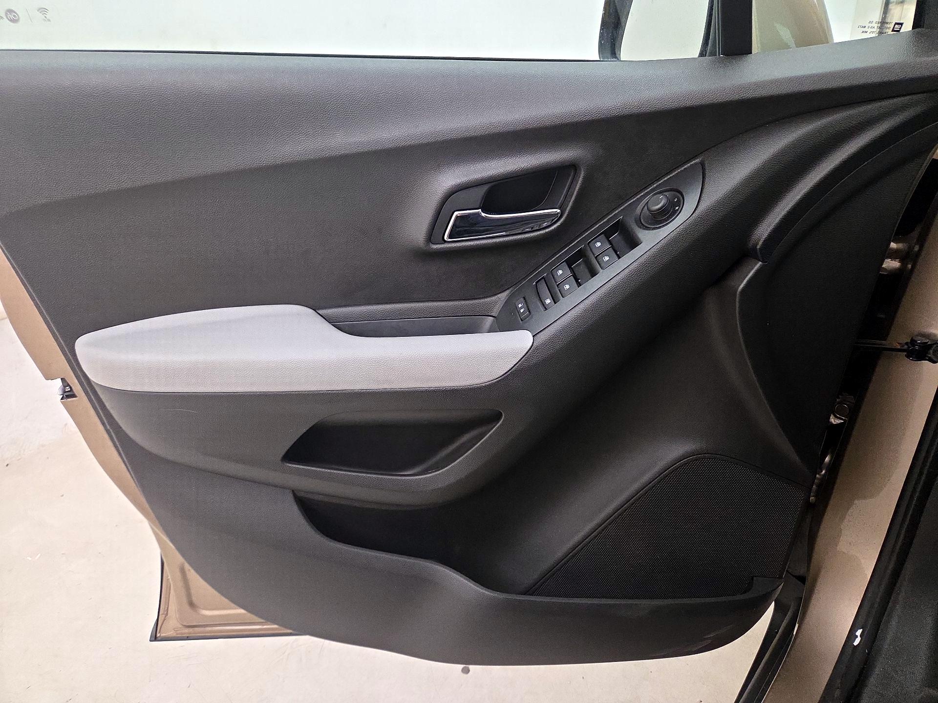 Thumbnail: 2018 Chevrolet Trax - 12