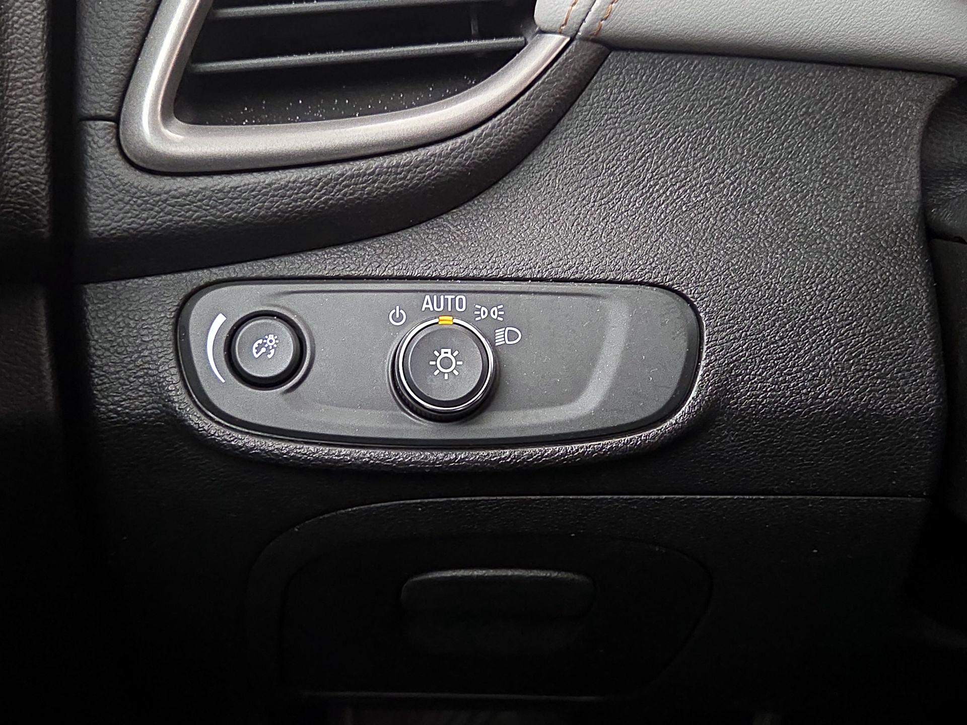 Thumbnail: 2018 Chevrolet Trax - 13