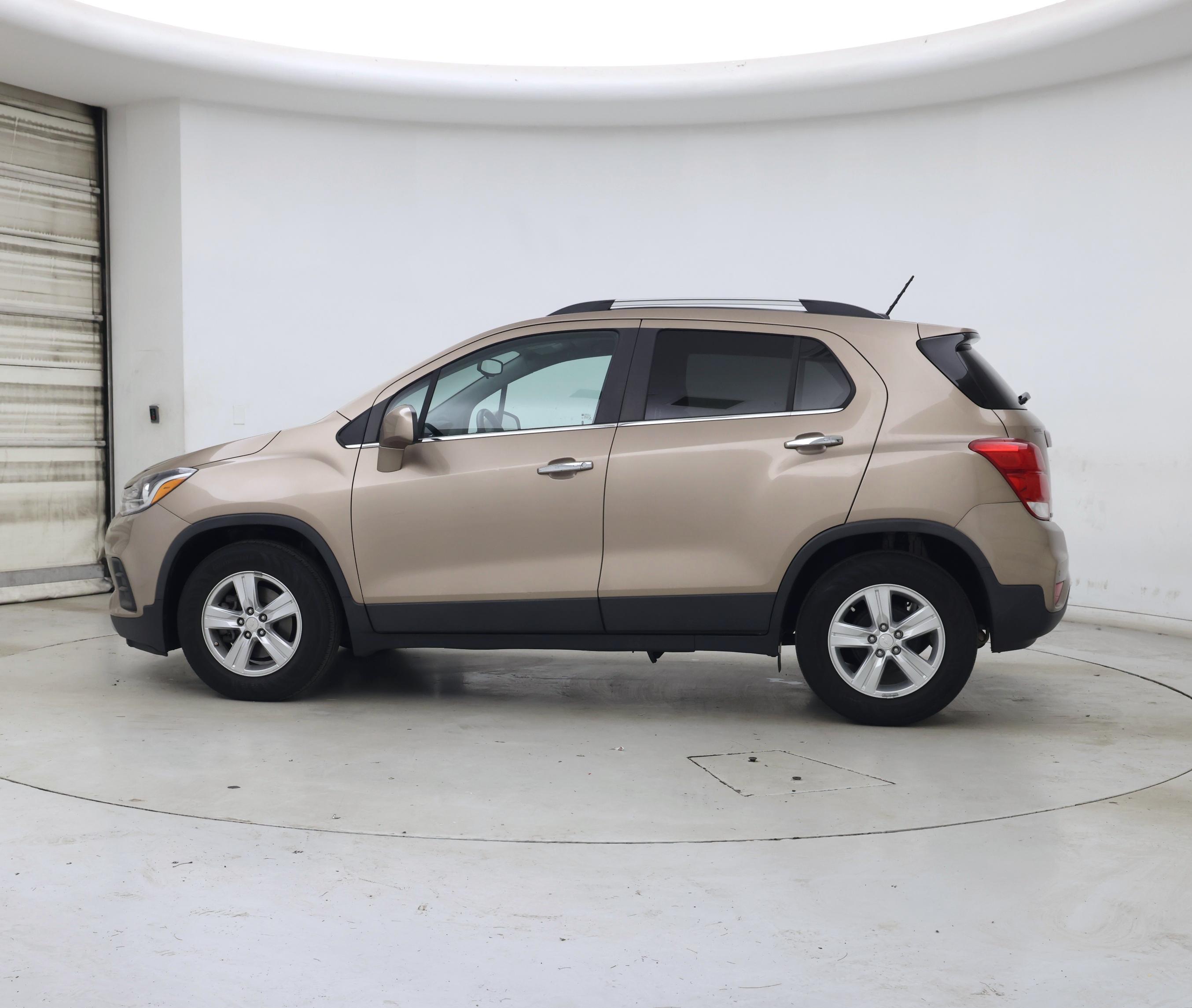 Thumbnail: 2018 Chevrolet Trax - 3