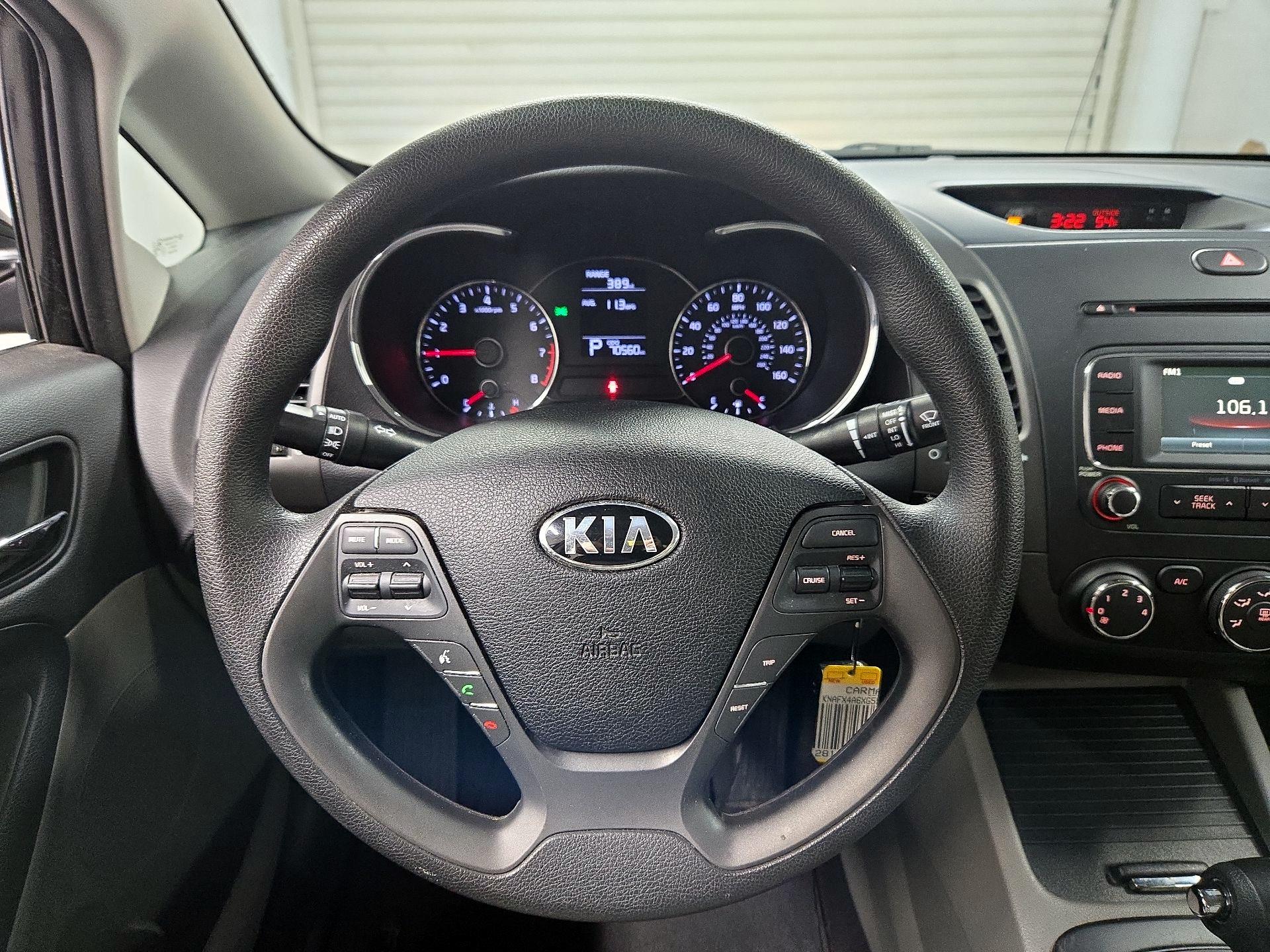 Thumbnail: 2016 Kia Forte - 10