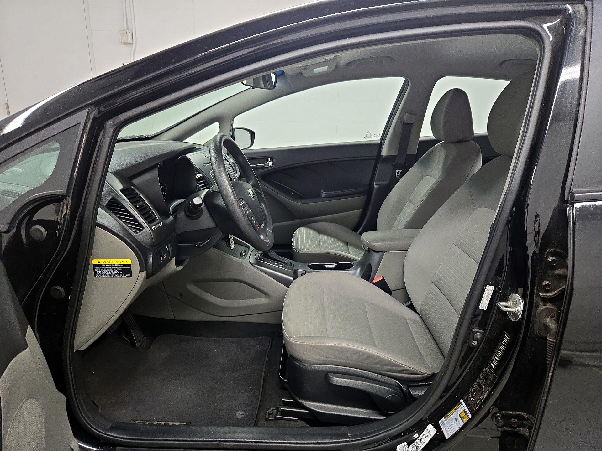 Thumbnail: 2016 Kia Forte - 11