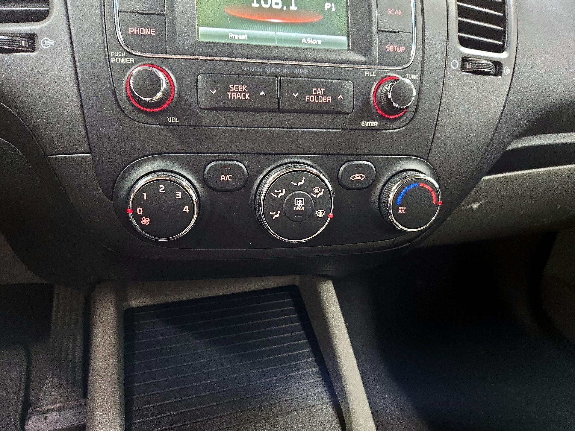 Thumbnail: 2016 Kia Forte - 16