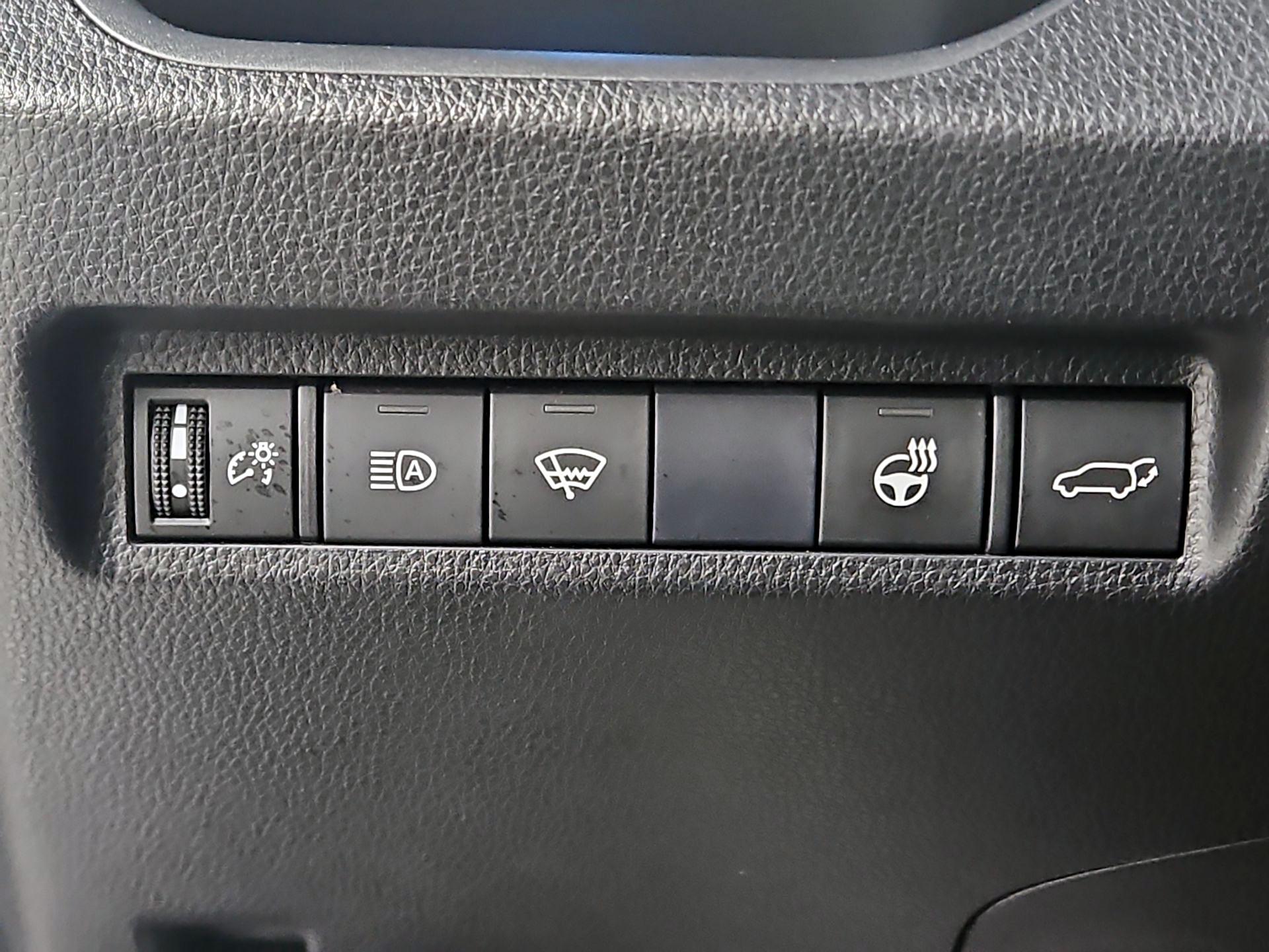 Thumbnail: 2021 Toyota RAV4 - 13