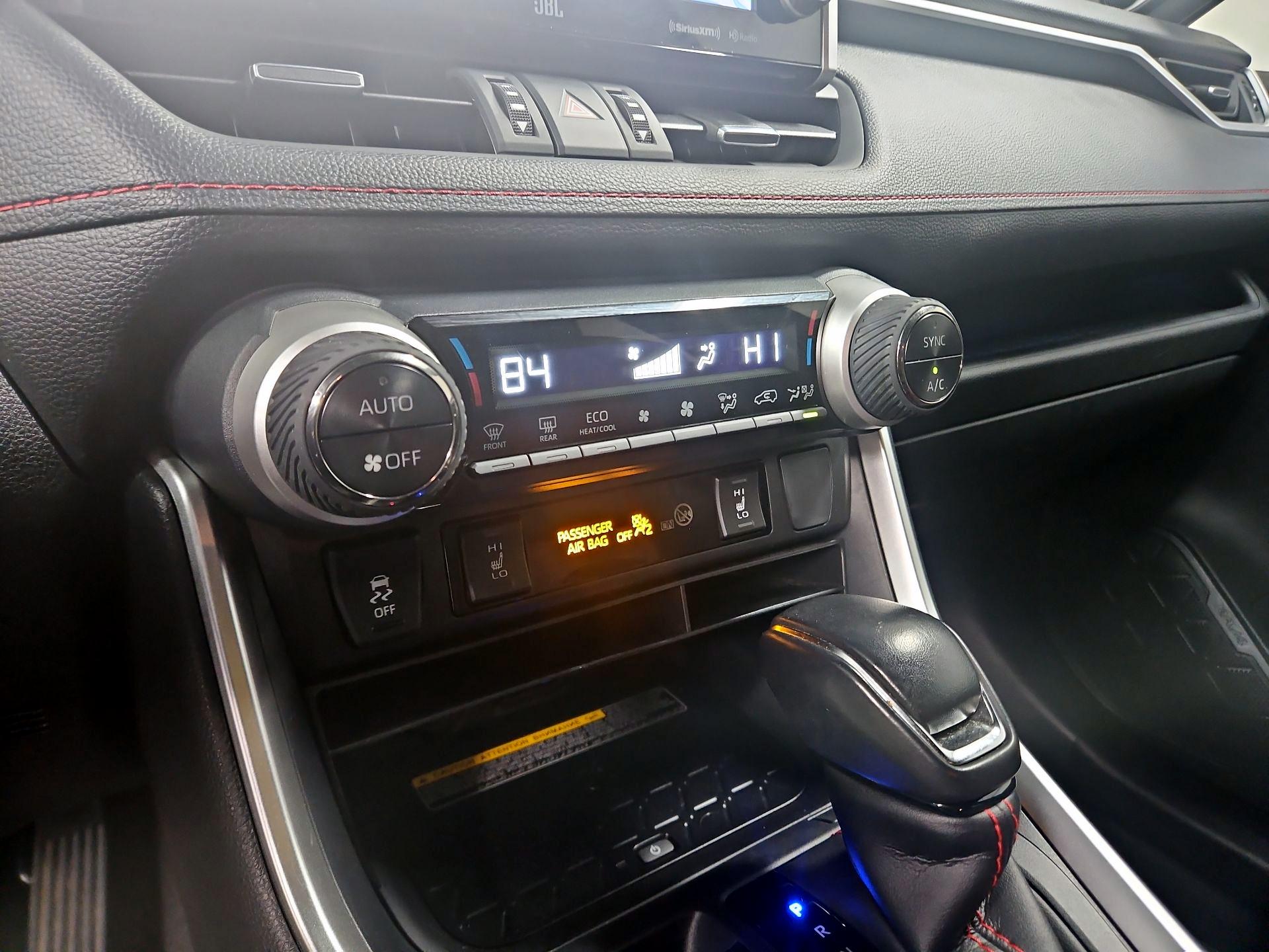 Thumbnail: 2021 Toyota RAV4 - 17