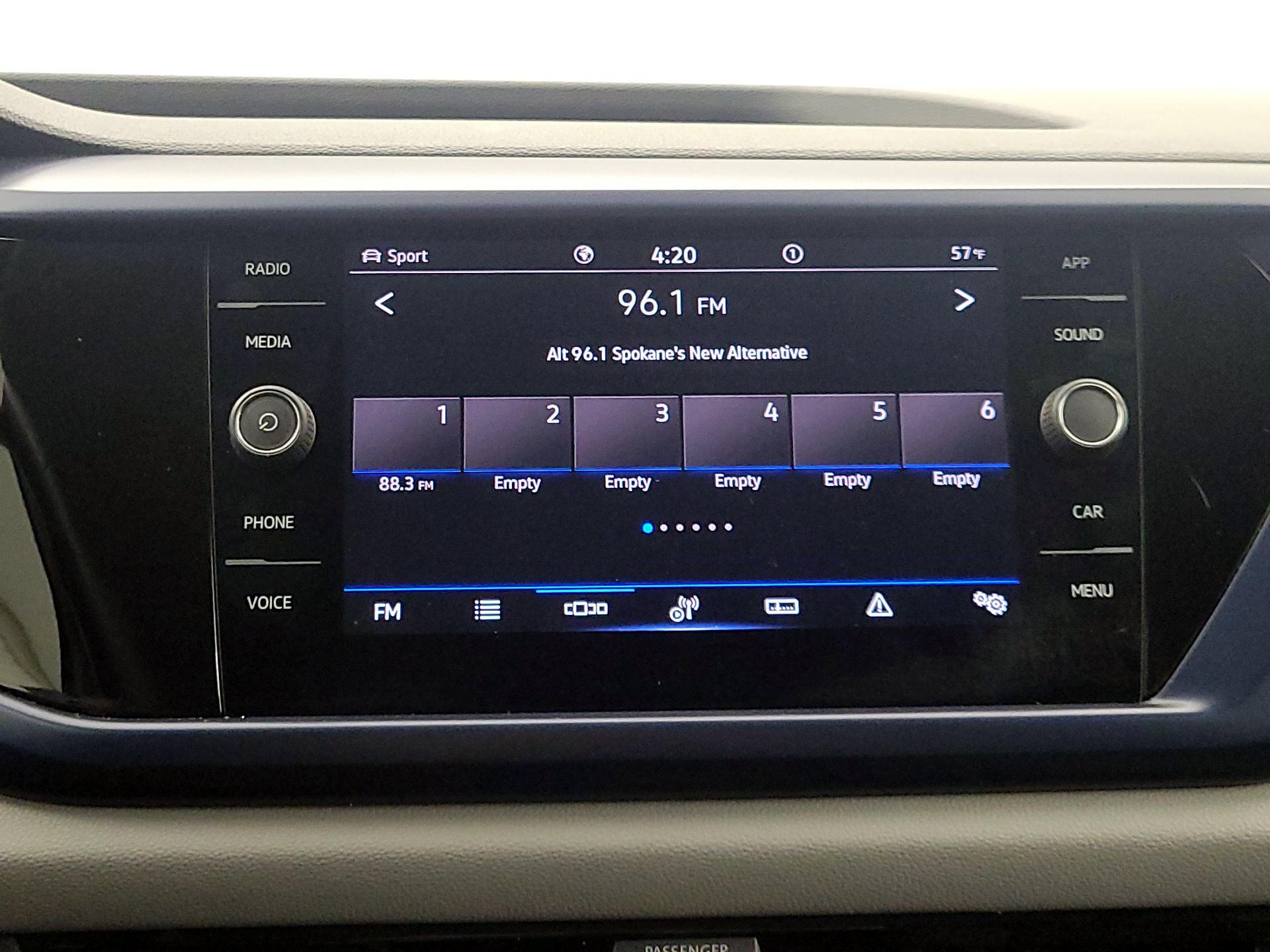 Thumbnail: 2022 Volkswagen Taos - 16