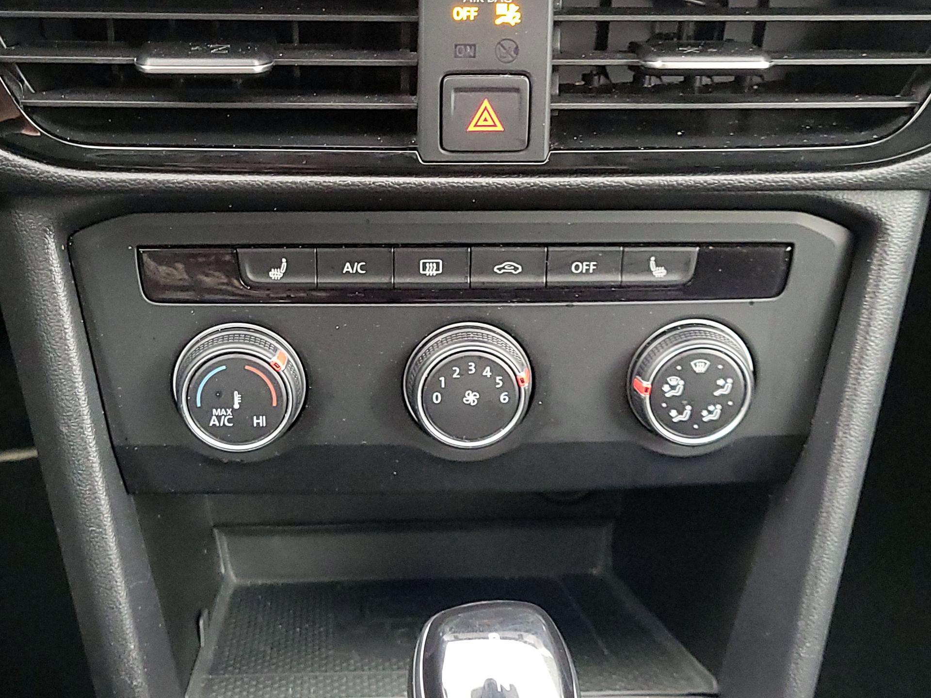 Thumbnail: 2022 Volkswagen Taos - 17