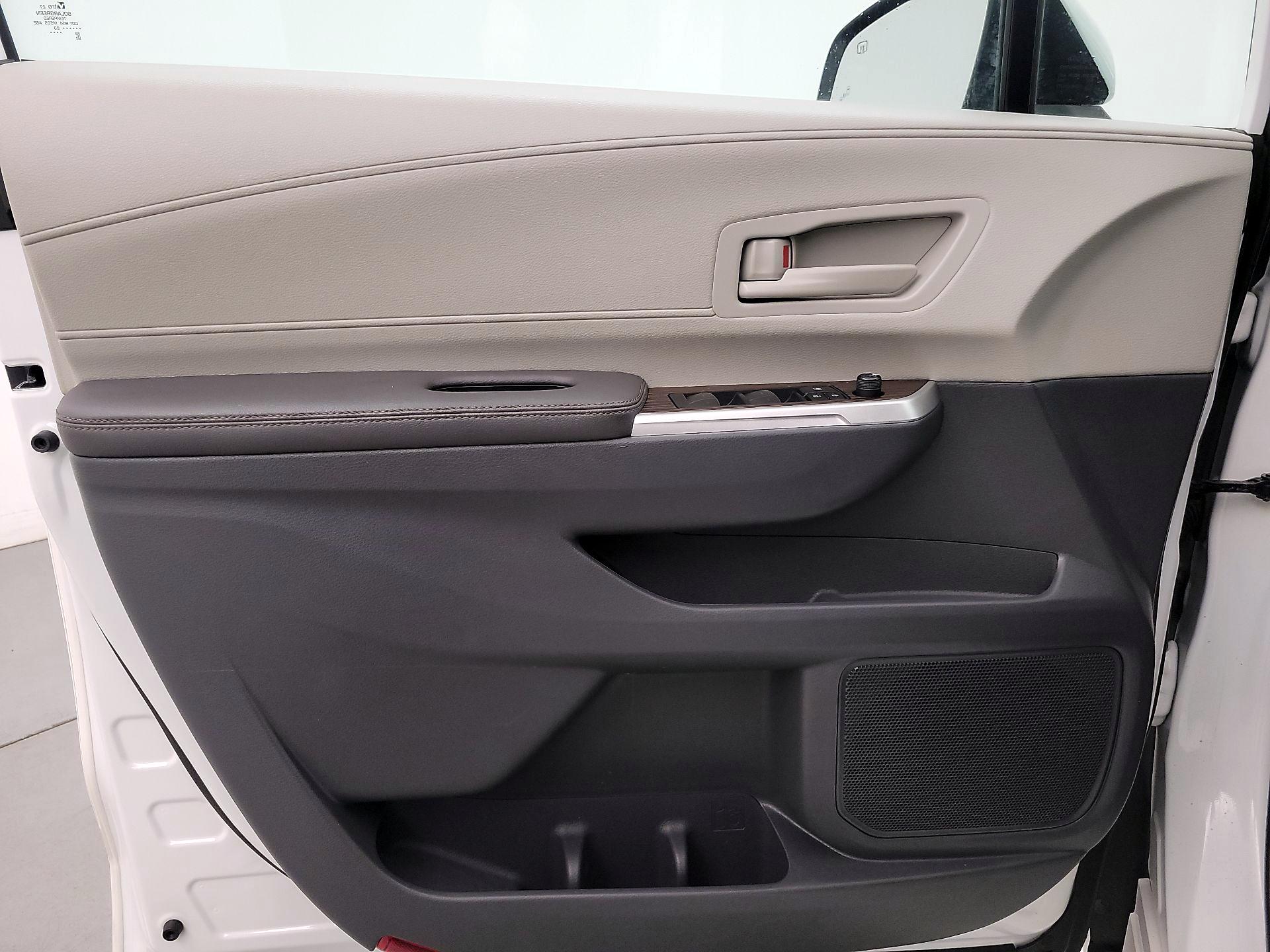 Thumbnail: 2023 Toyota Sienna - 12