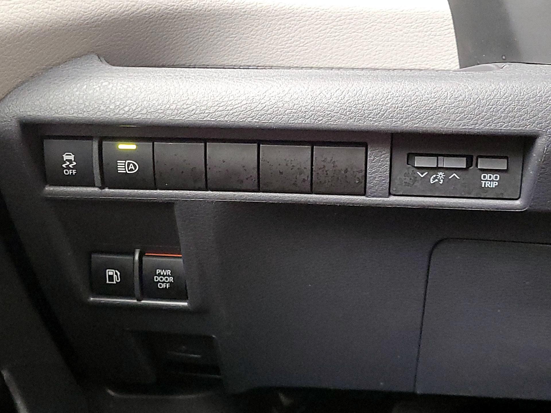 Thumbnail: 2023 Toyota Sienna - 13