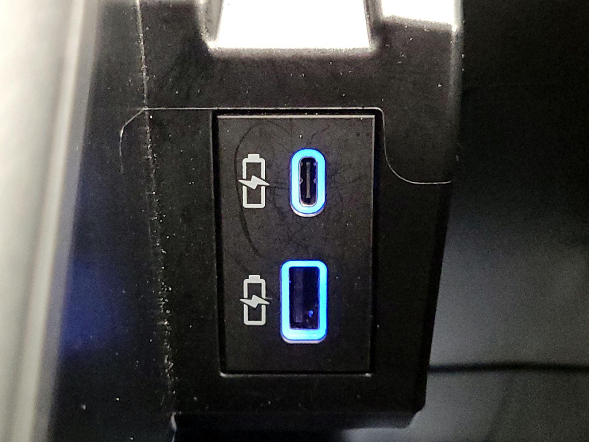 Thumbnail: 2023 Toyota Sienna - 18