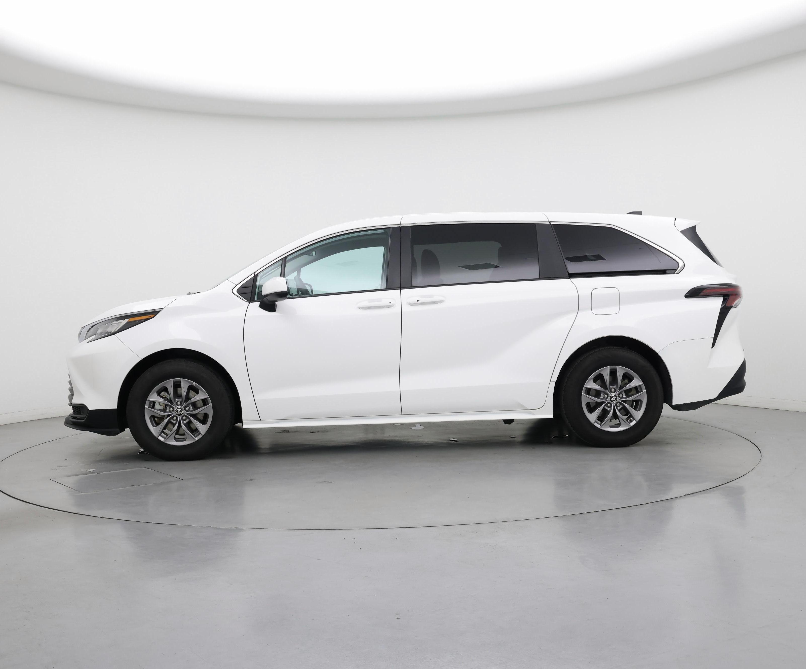 Thumbnail: 2023 Toyota Sienna - 3