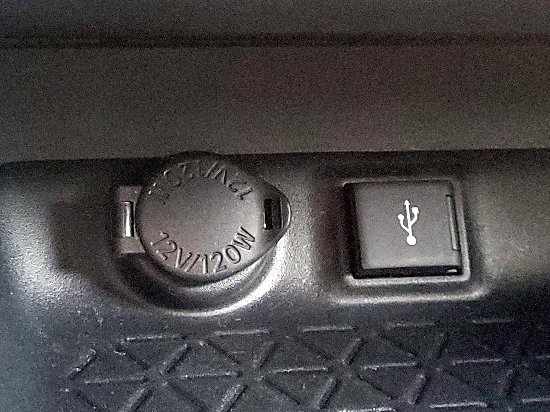 Thumbnail: 2020 Toyota RAV4 - 19