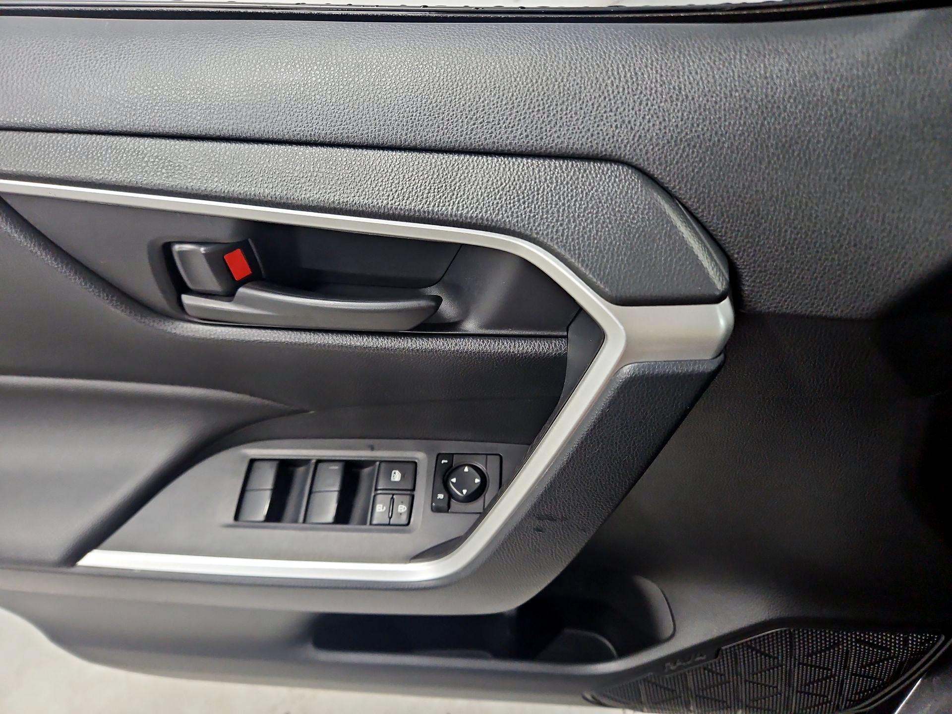 Thumbnail: 2019 Toyota RAV4 - 12