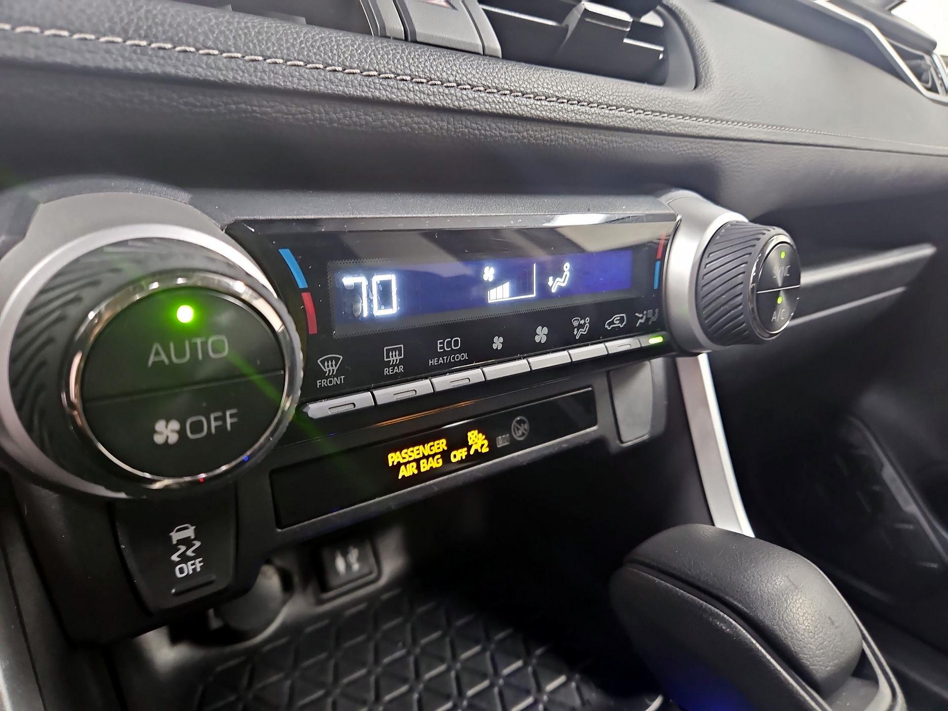 Thumbnail: 2019 Toyota RAV4 - 16