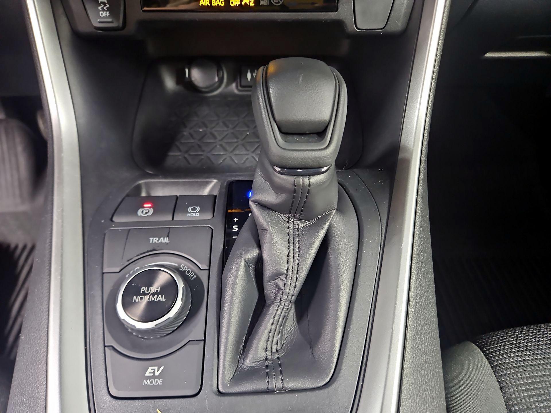 Thumbnail: 2019 Toyota RAV4 - 17