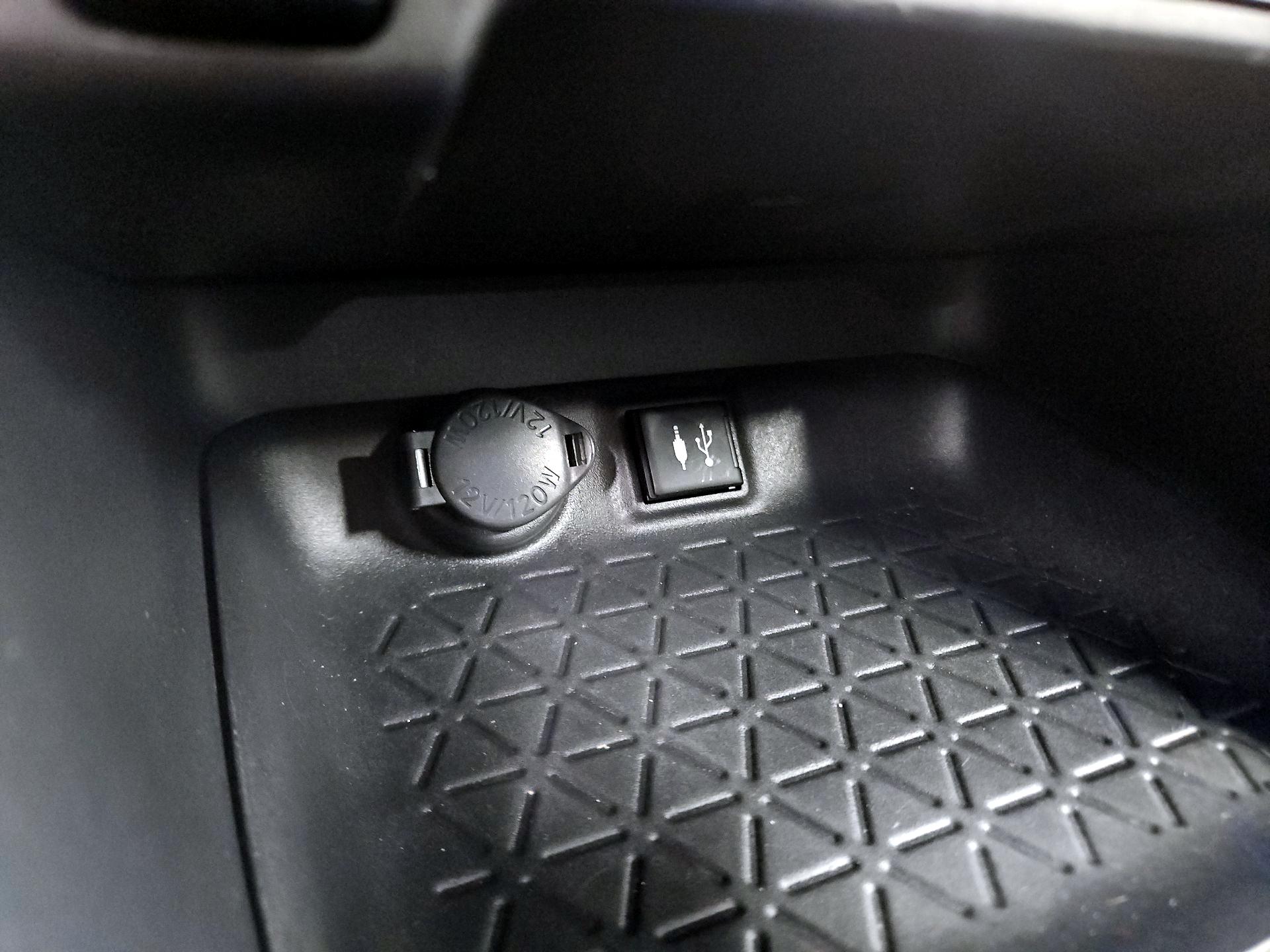 Thumbnail: 2019 Toyota RAV4 - 18