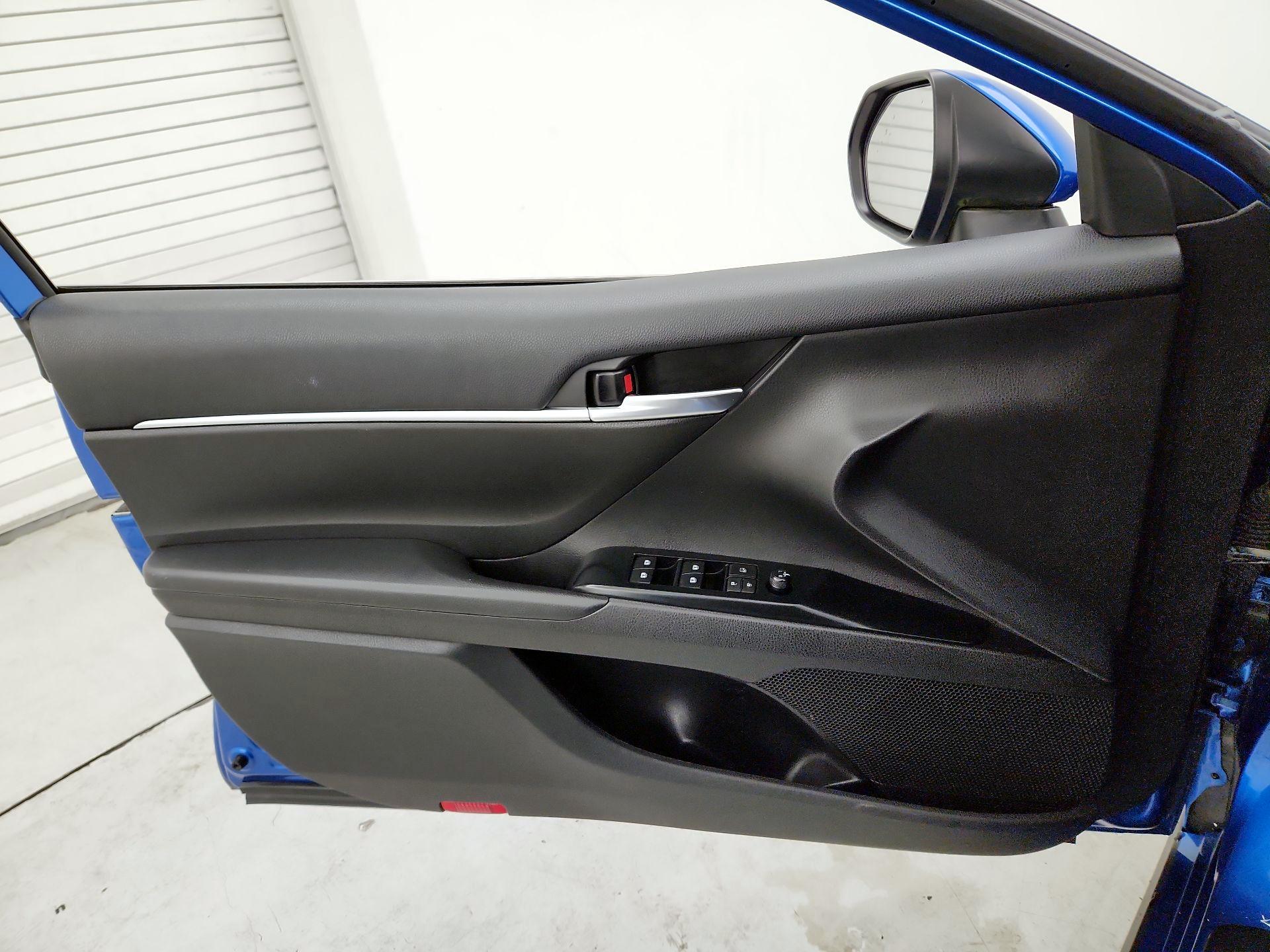 Thumbnail: 2020 Toyota Camry - 12