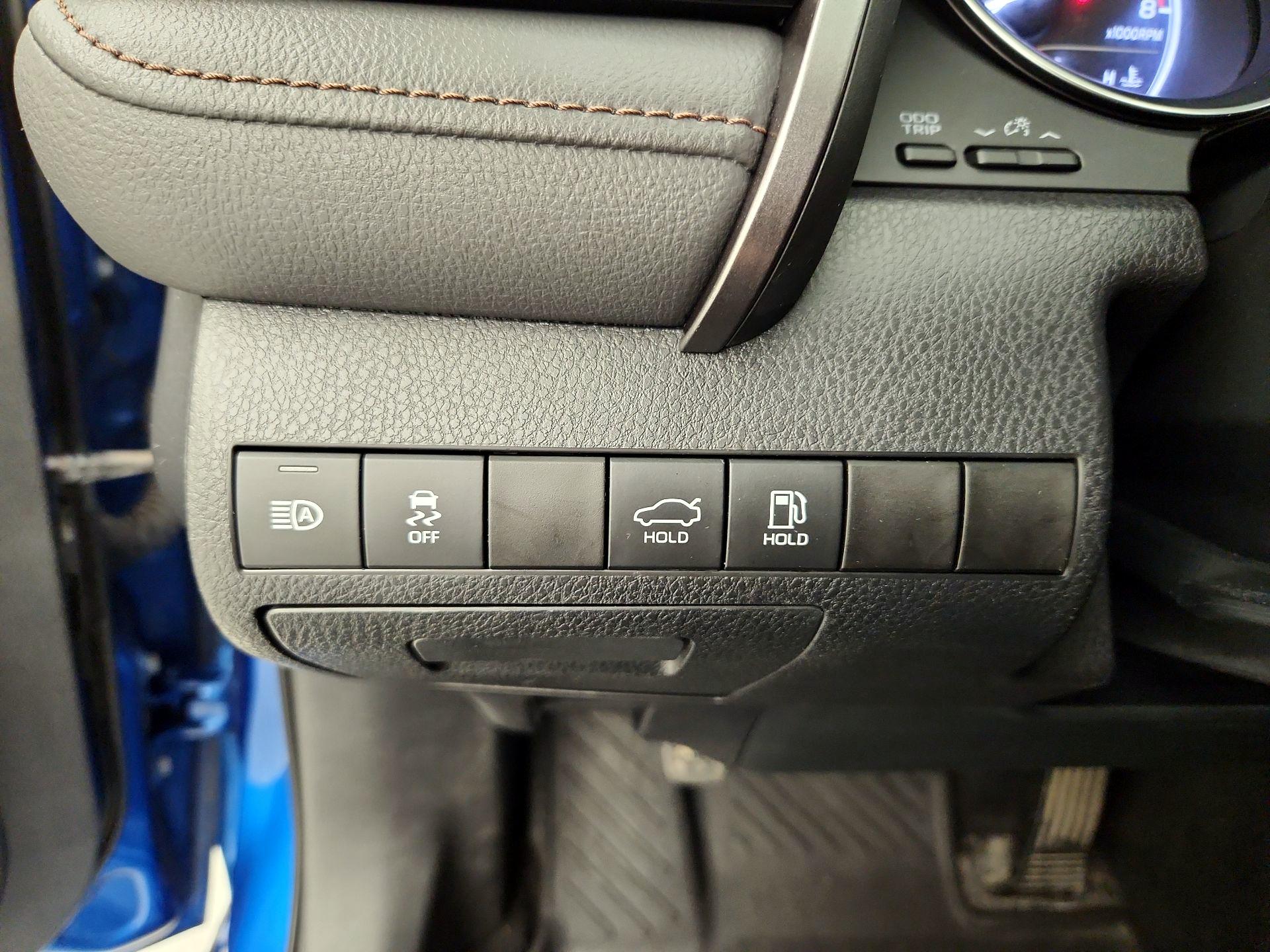 Thumbnail: 2020 Toyota Camry - 13