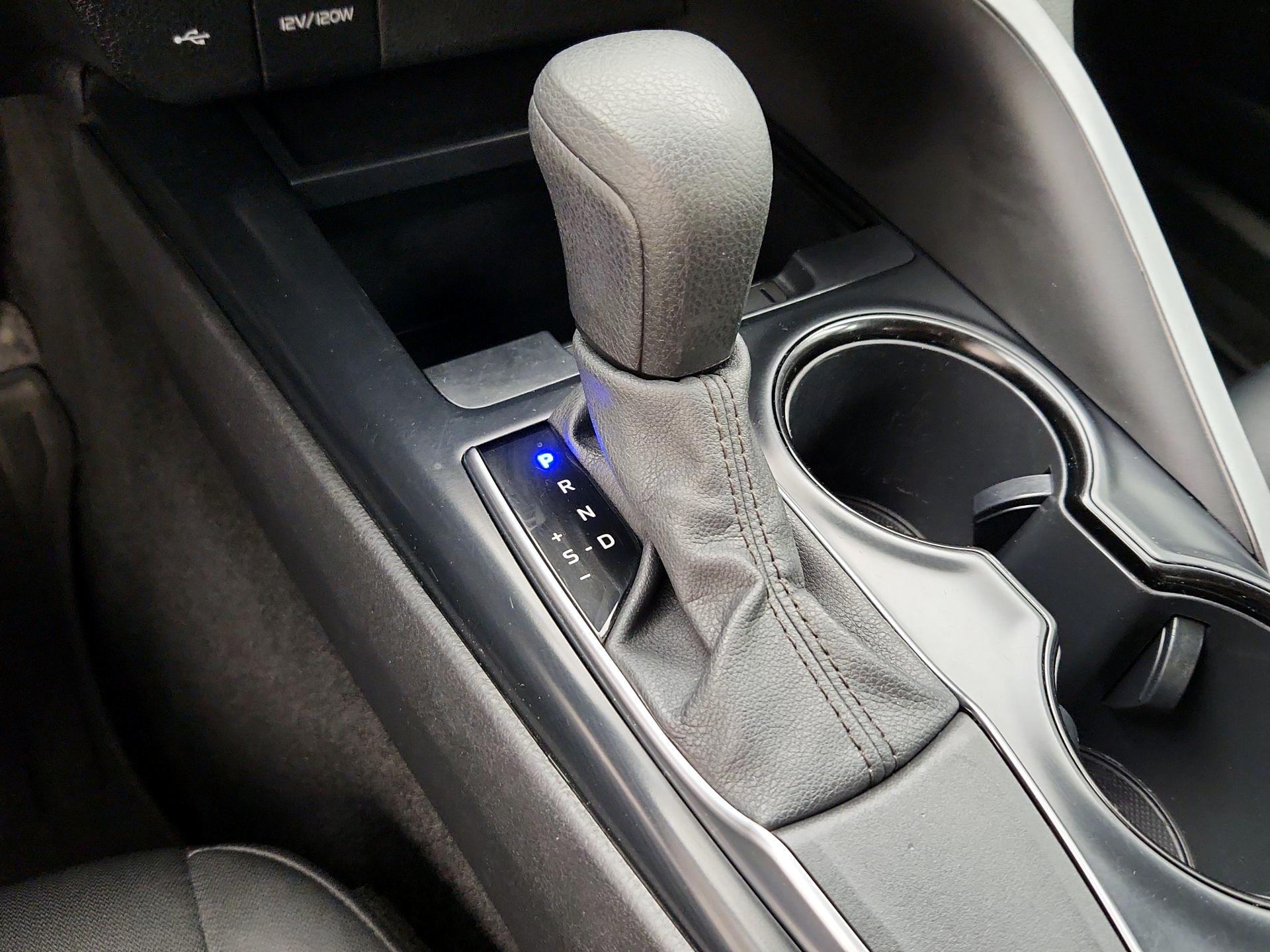 Thumbnail: 2020 Toyota Camry - 17