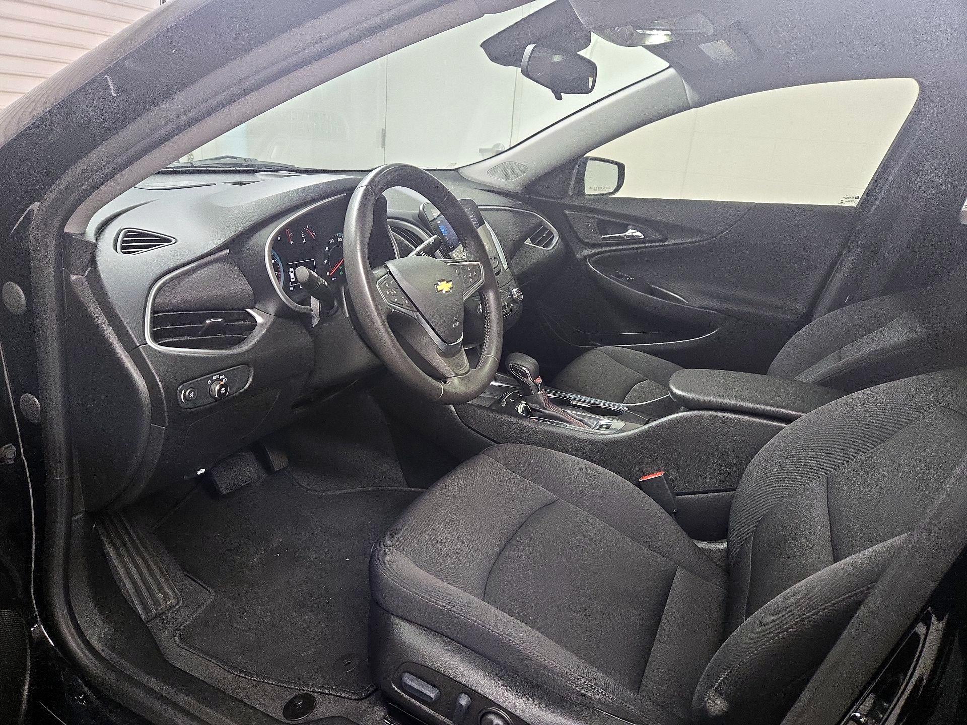 Thumbnail: 2022 Chevrolet Malibu - 11